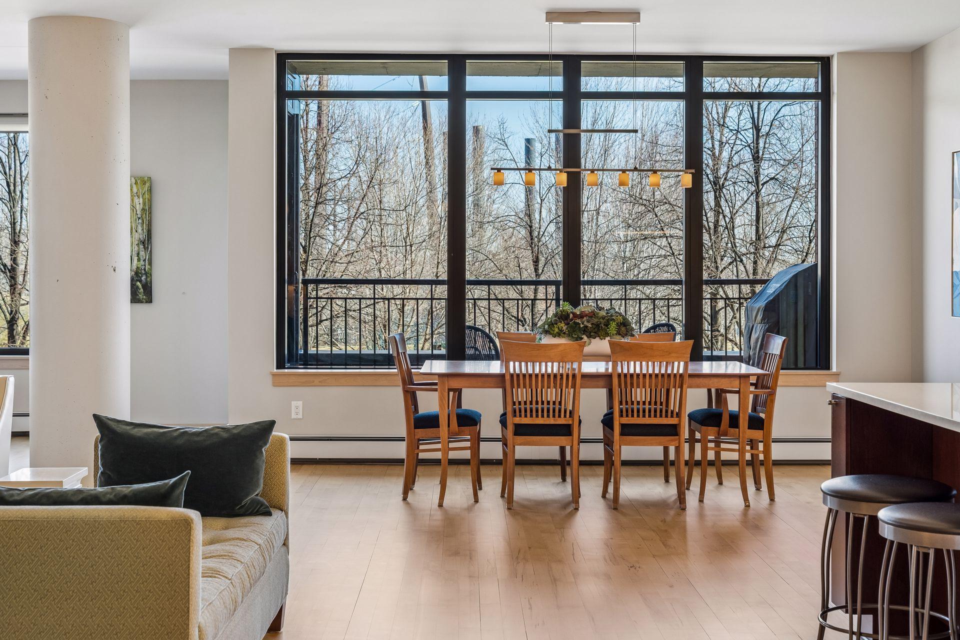 215 10th Avenue S Unit: 212