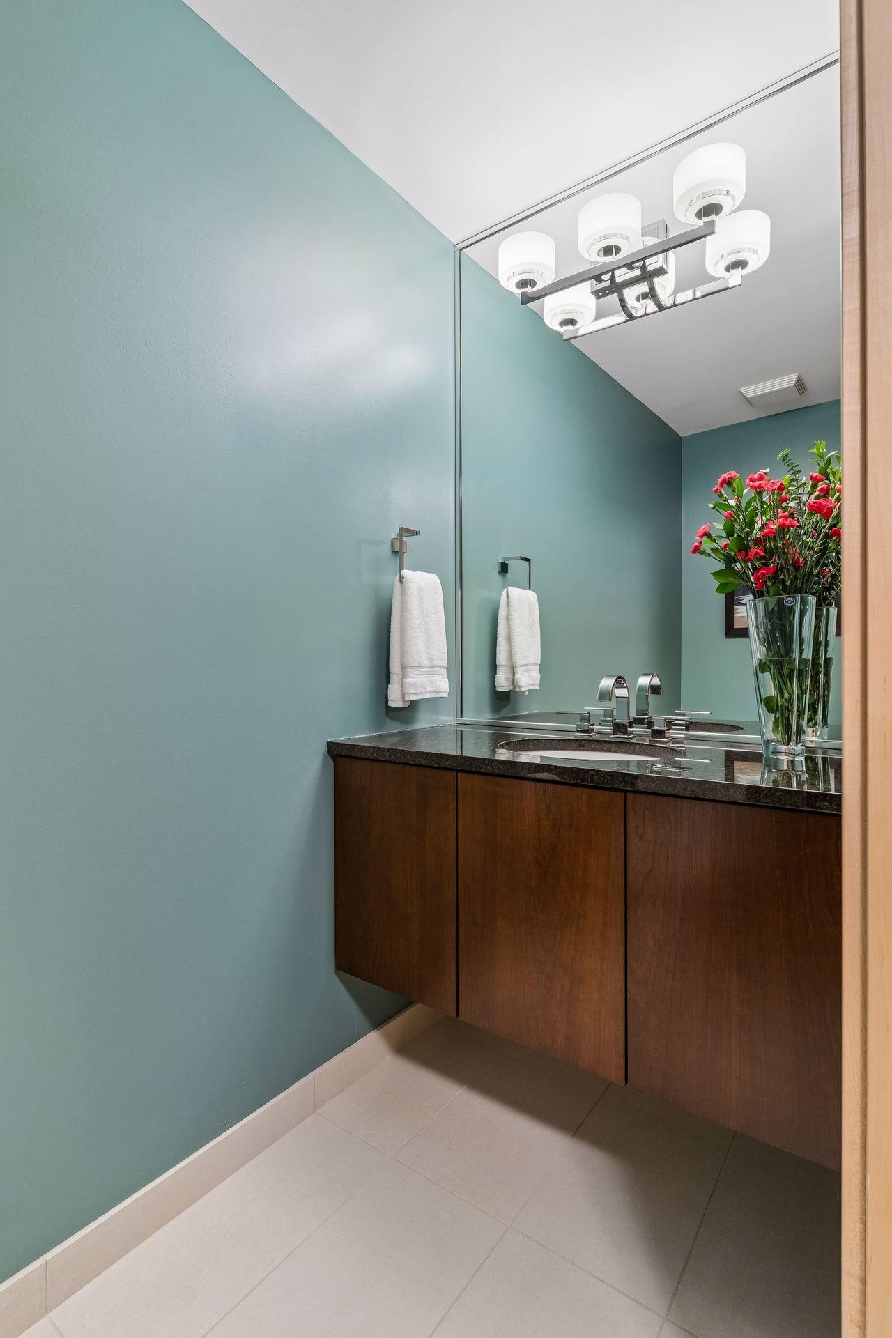 215 10th Avenue S Unit: 212