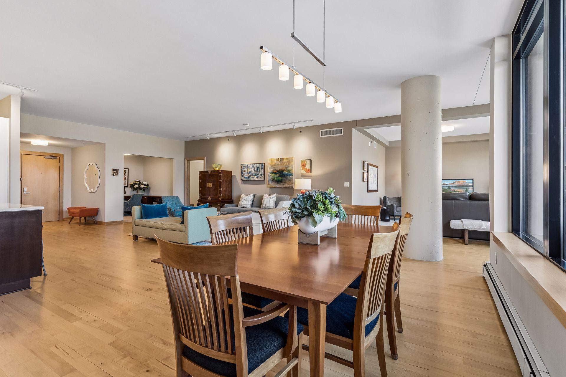 215 10th Avenue S Unit: 212