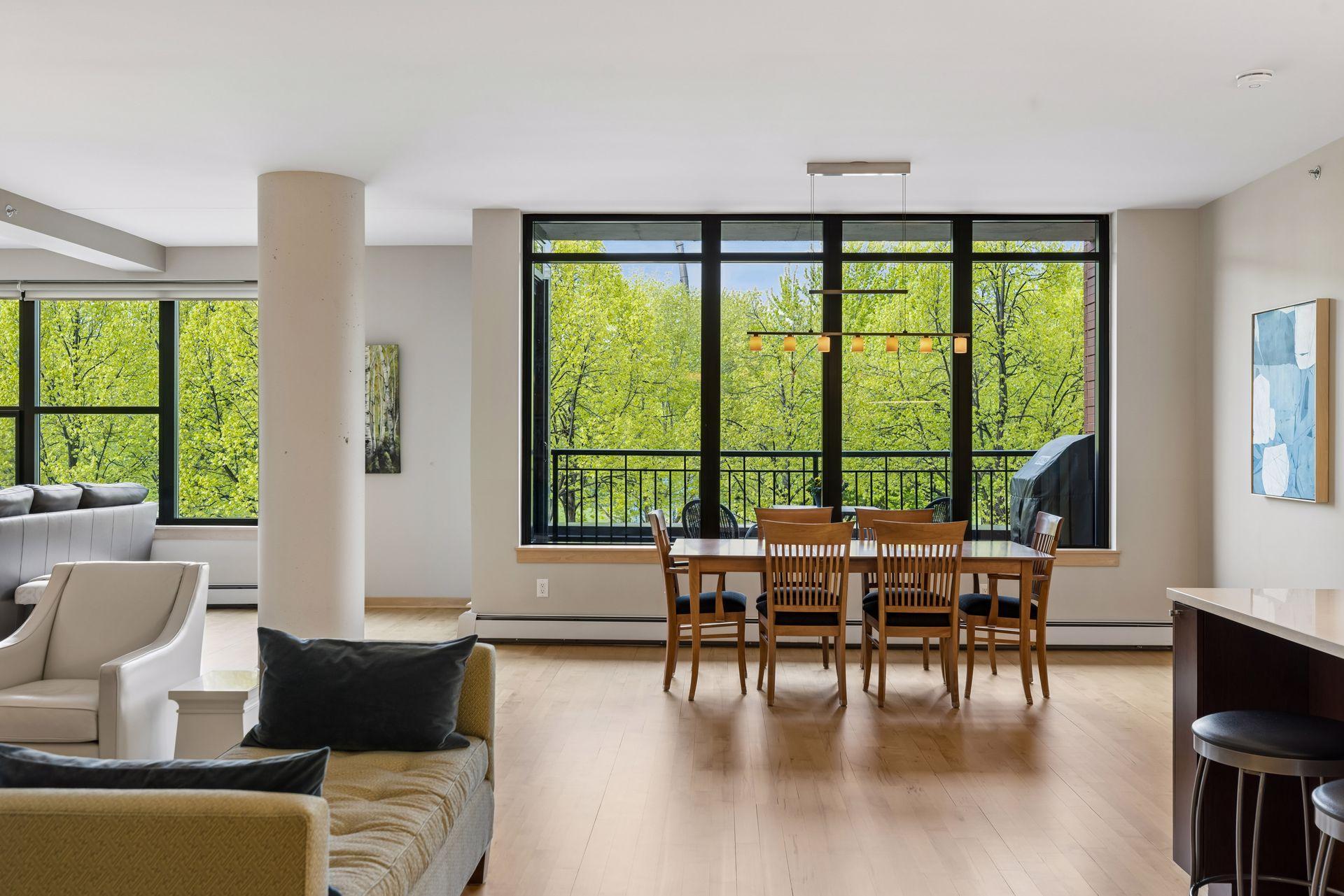 215 10th Avenue S Unit: 212