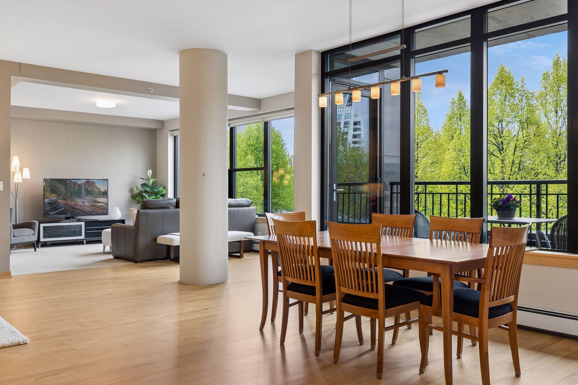215 10th Avenue S Unit: 212