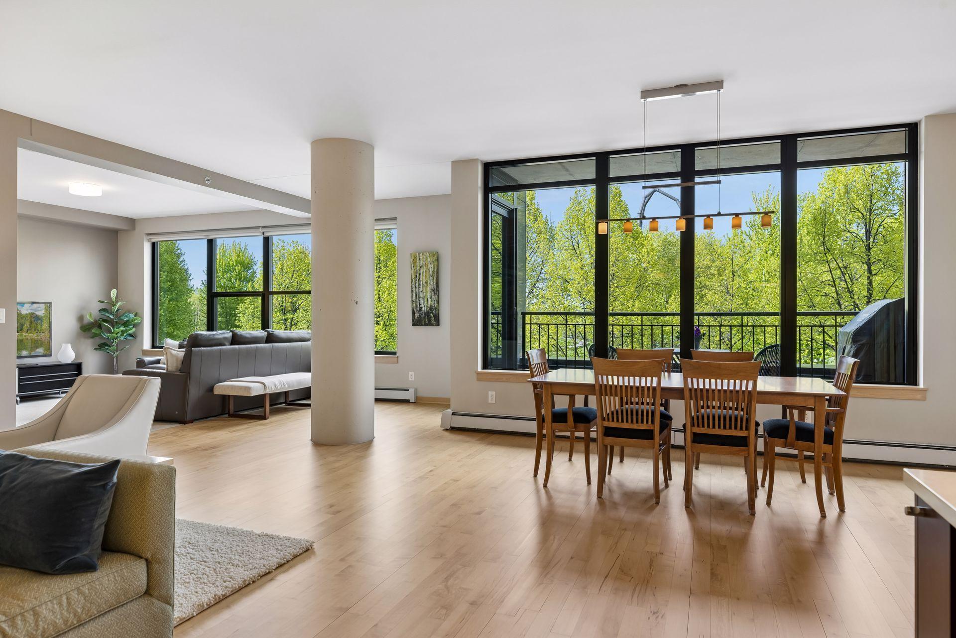 215 10th Avenue S Unit: 212