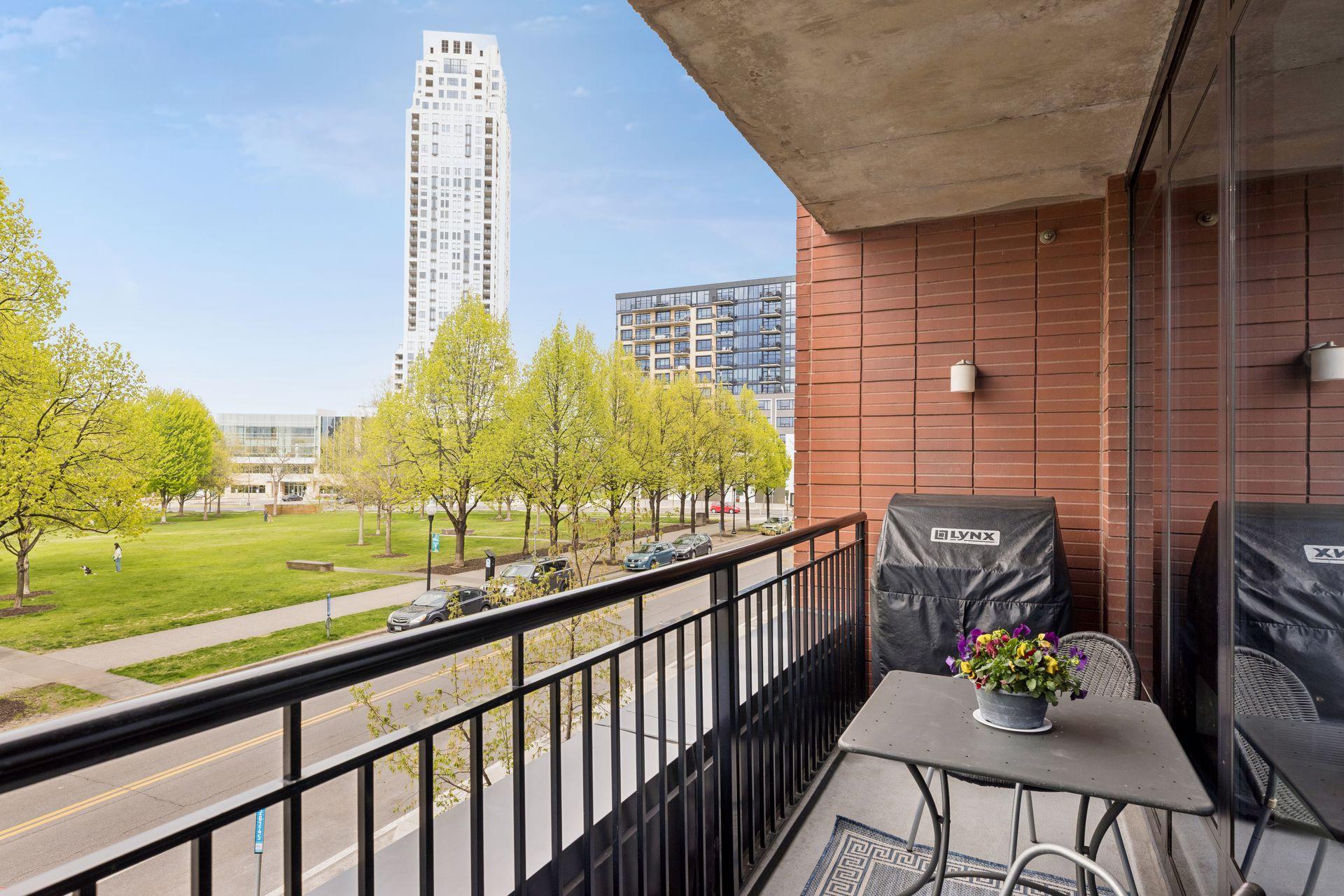 215 10th Avenue S Unit: 212