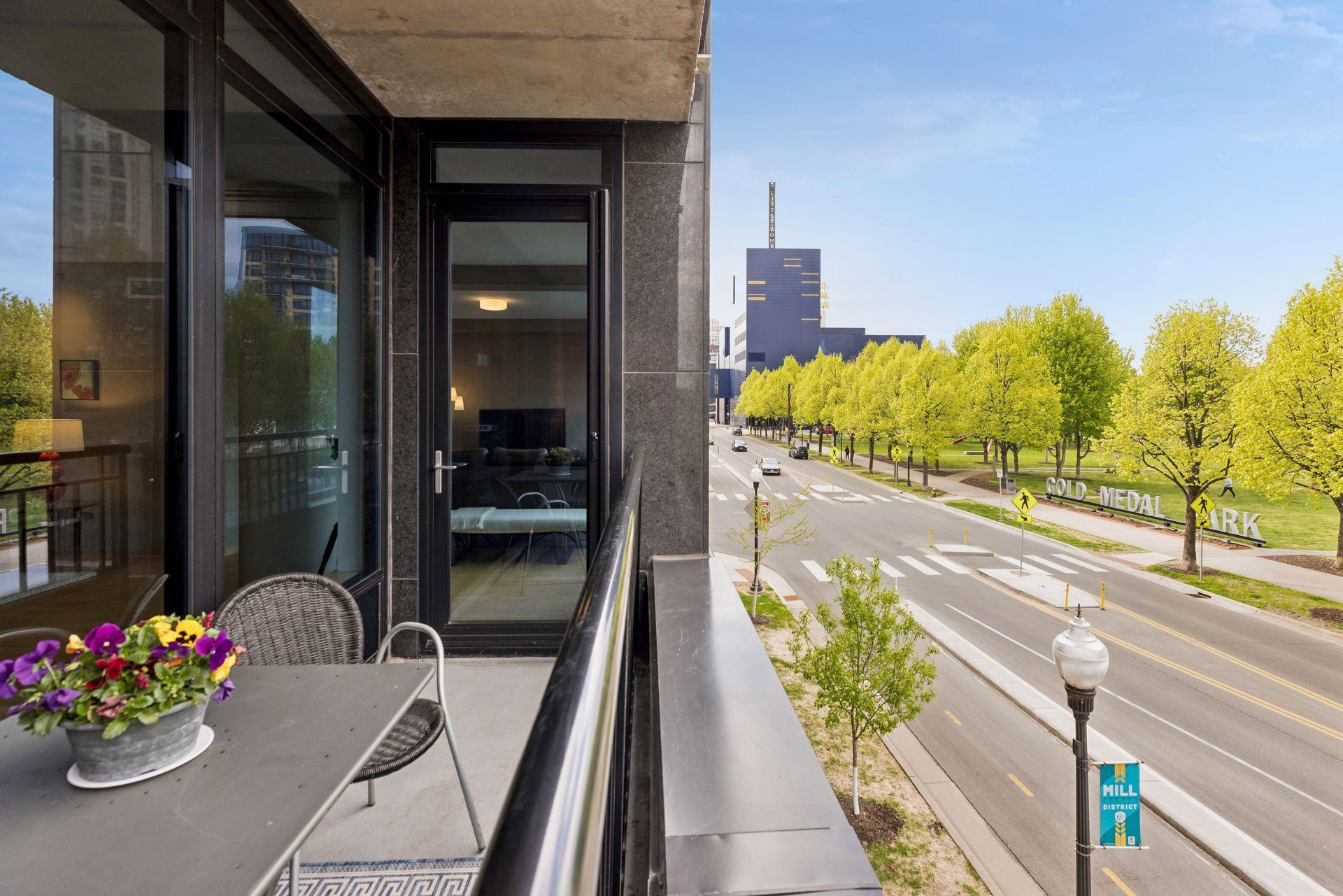 215 10th Avenue S Unit: 212