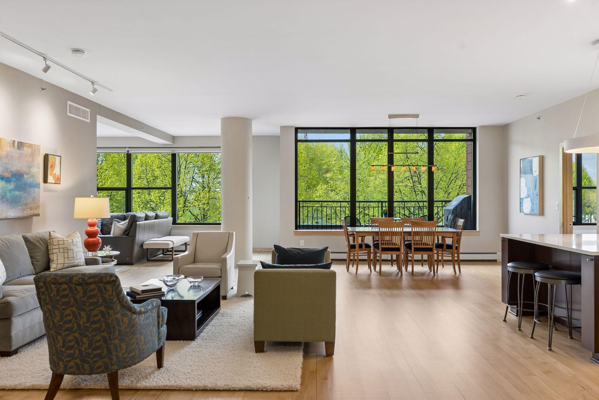 215 10th Avenue S Unit: 212