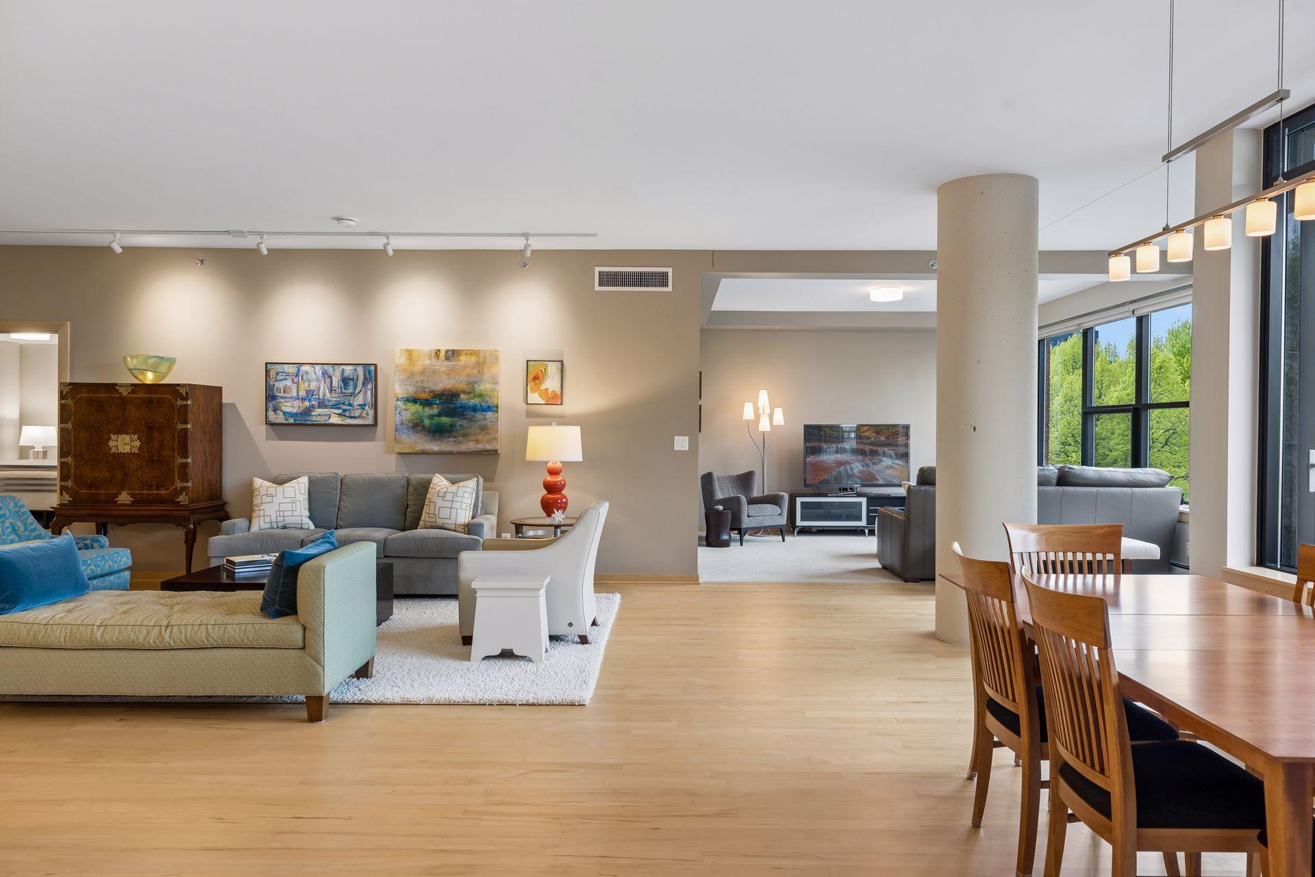 215 10th Avenue S Unit: 212