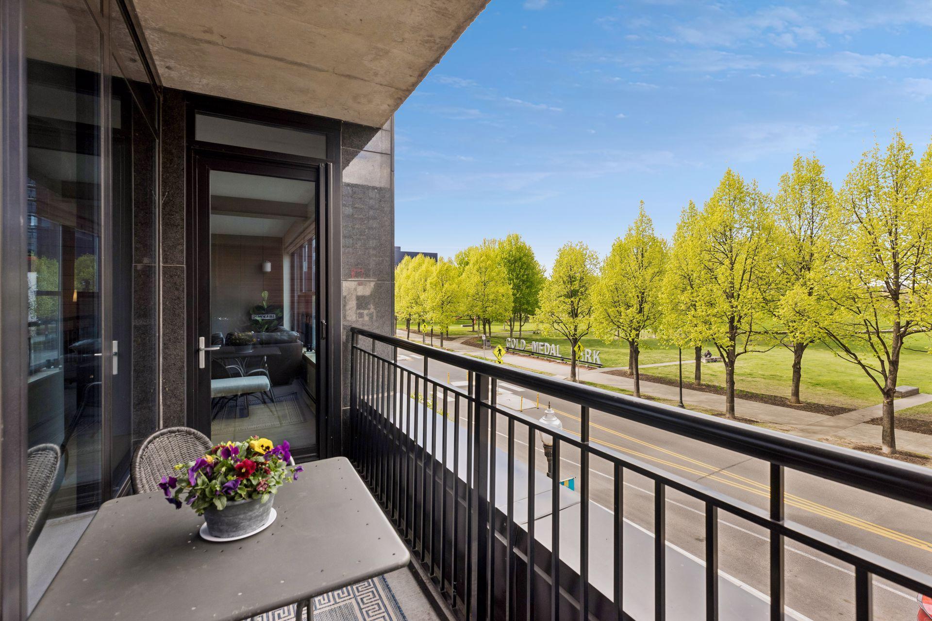 215 10th Avenue S Unit: 212
