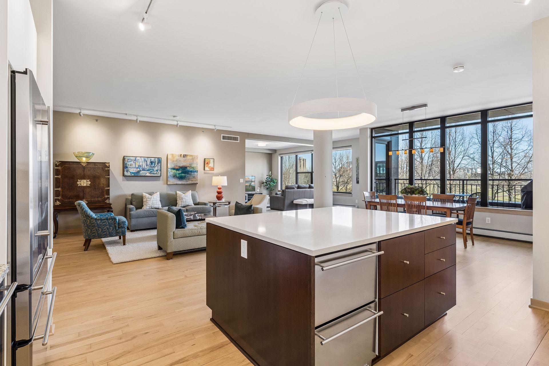 215 10th Avenue S Unit: 212