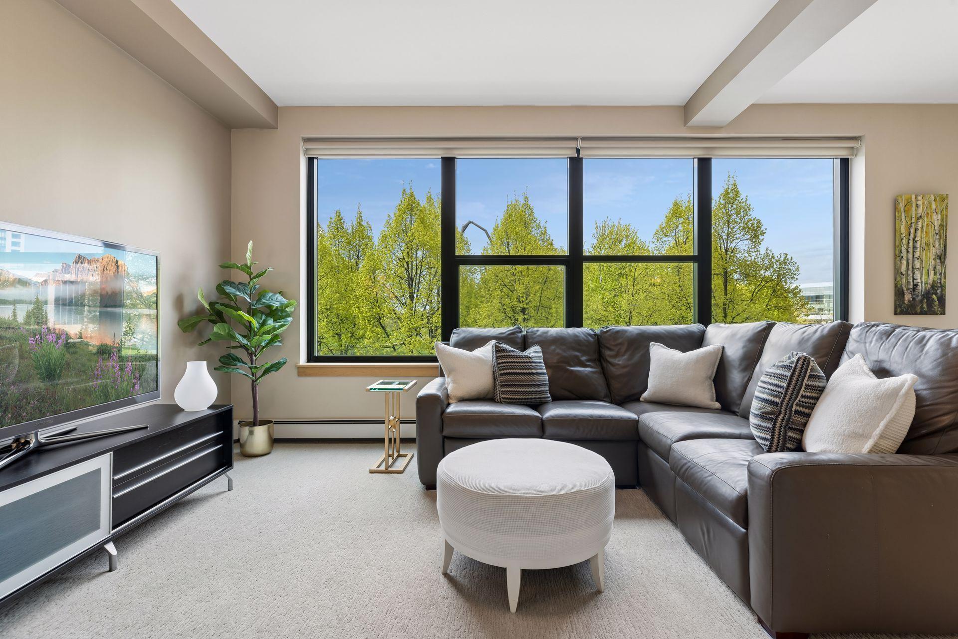 215 10th Avenue S Unit: 212