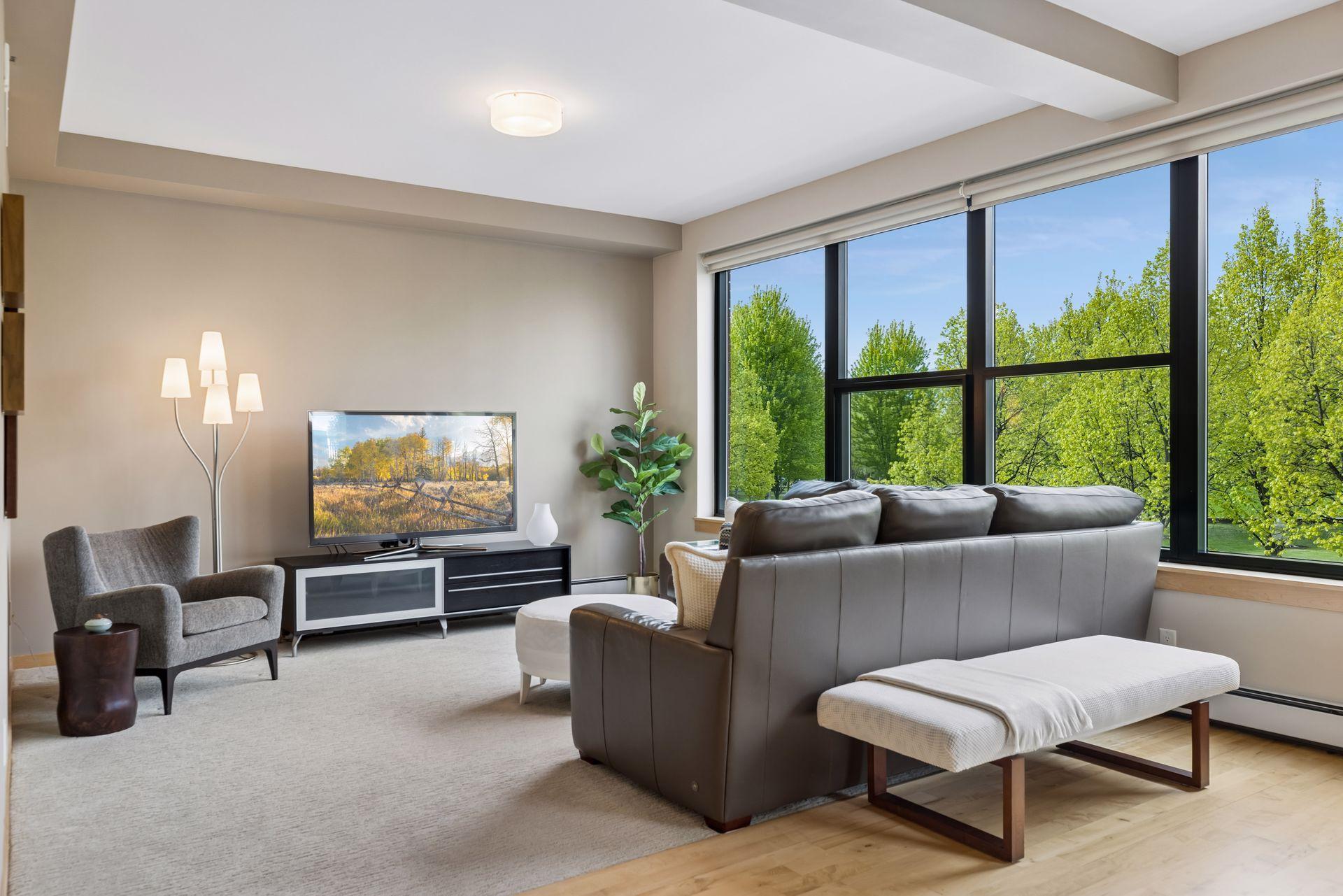 215 10th Avenue S Unit: 212