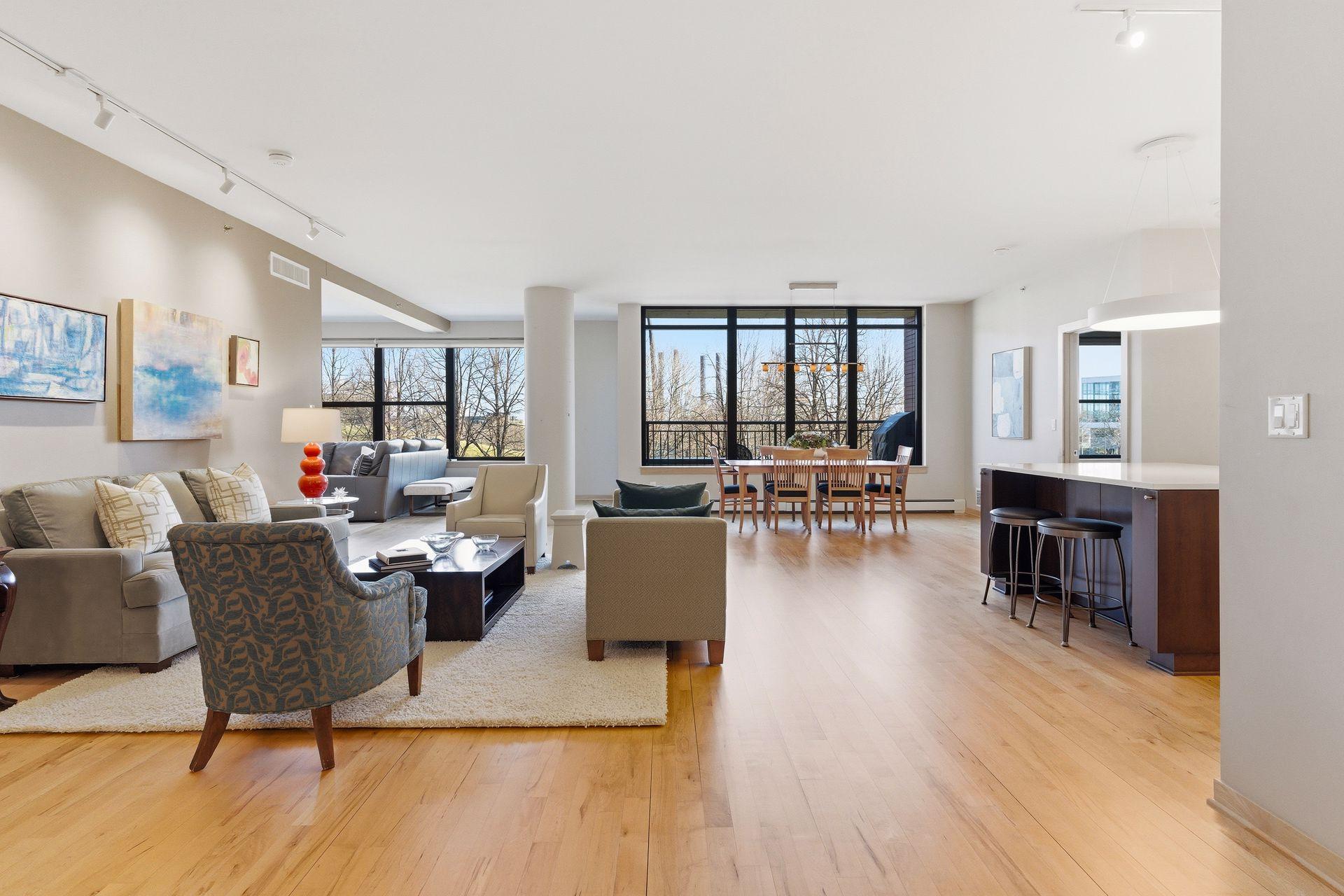 215 10th Avenue S Unit: 212