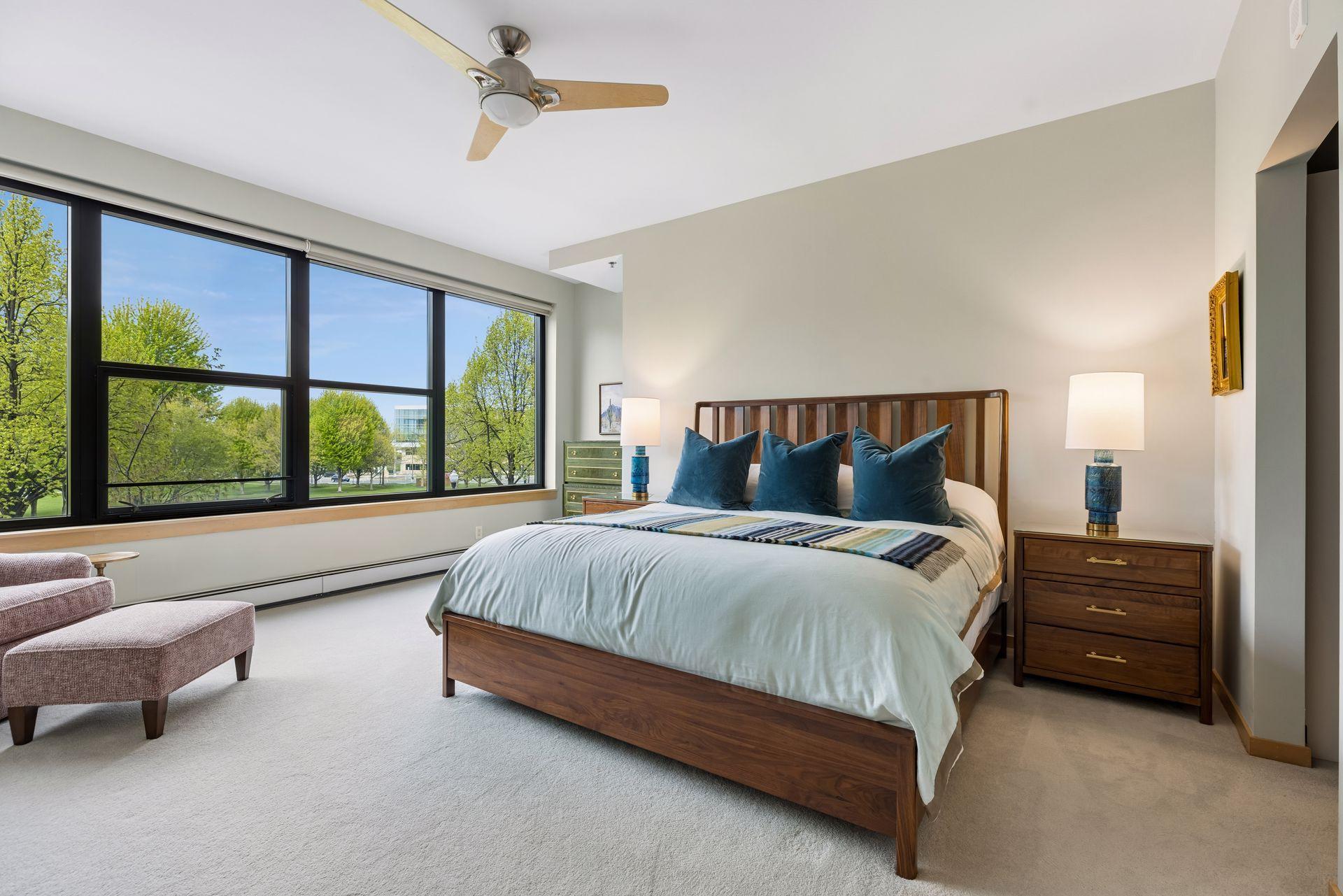215 10th Avenue S Unit: 212