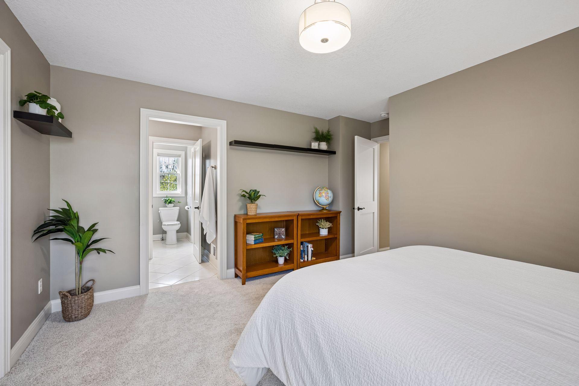 4622 Bluebell Trail N