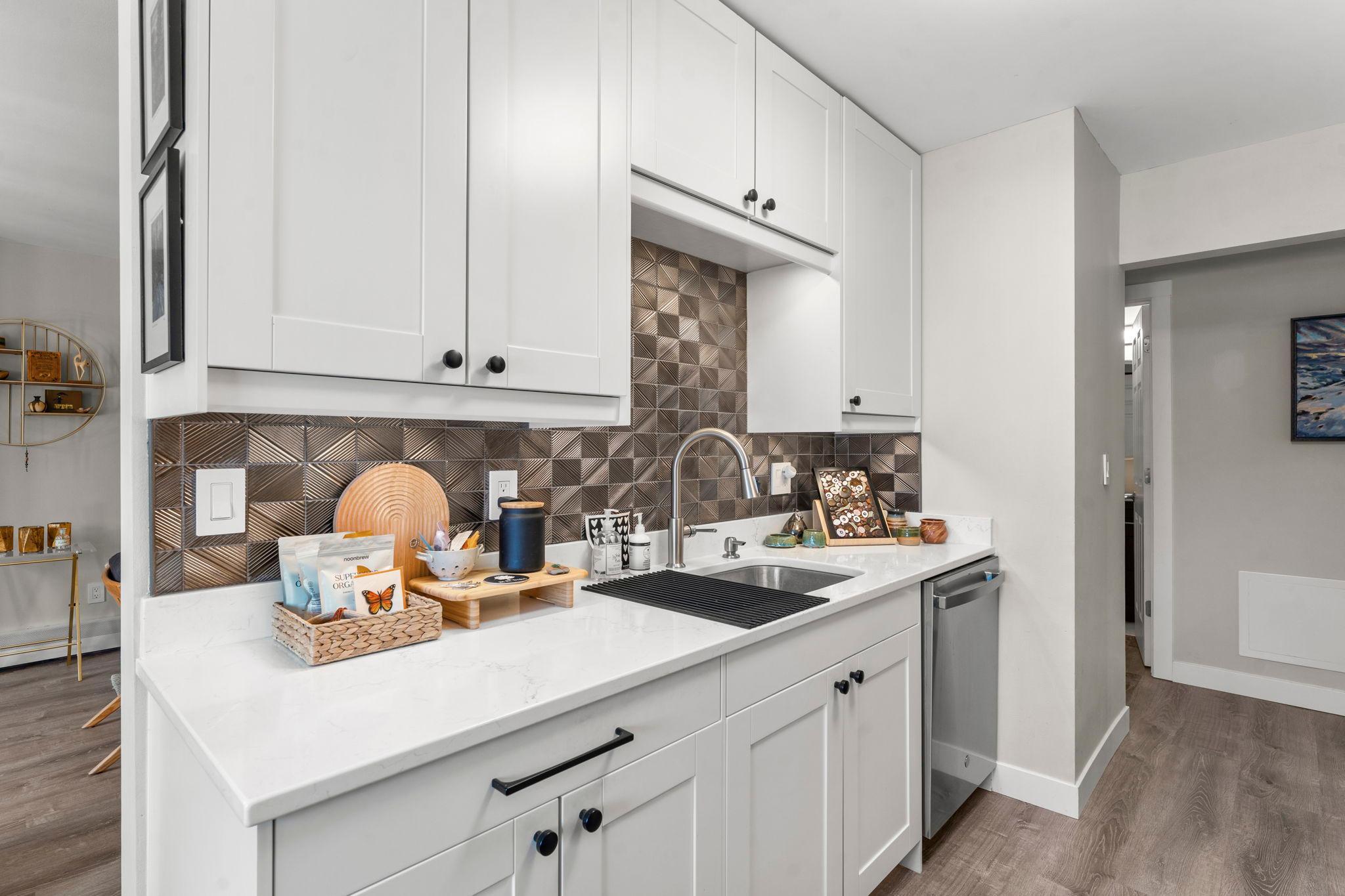 1400 Dakota Avenue S Unit: 210