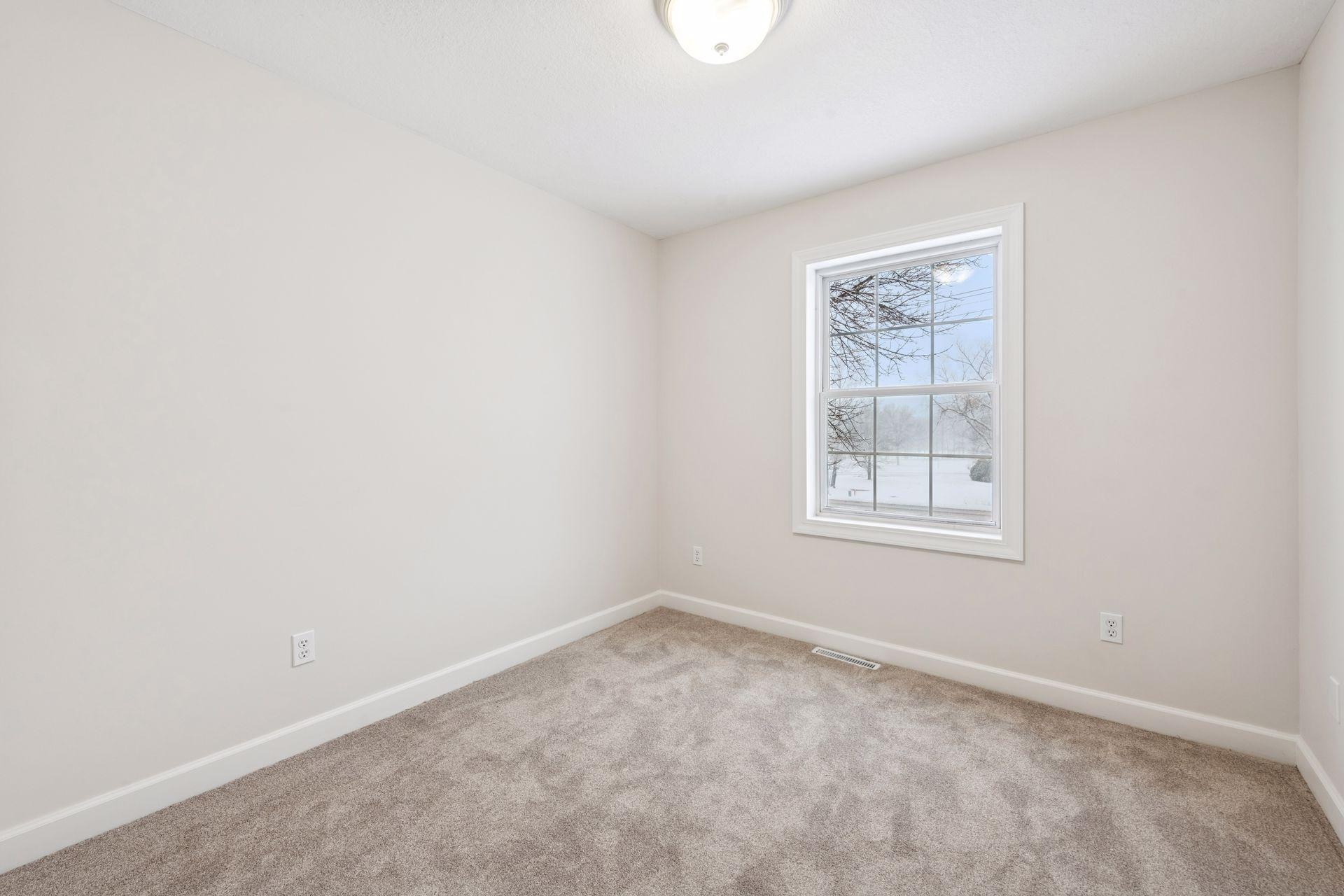 305 County Road 10 SE