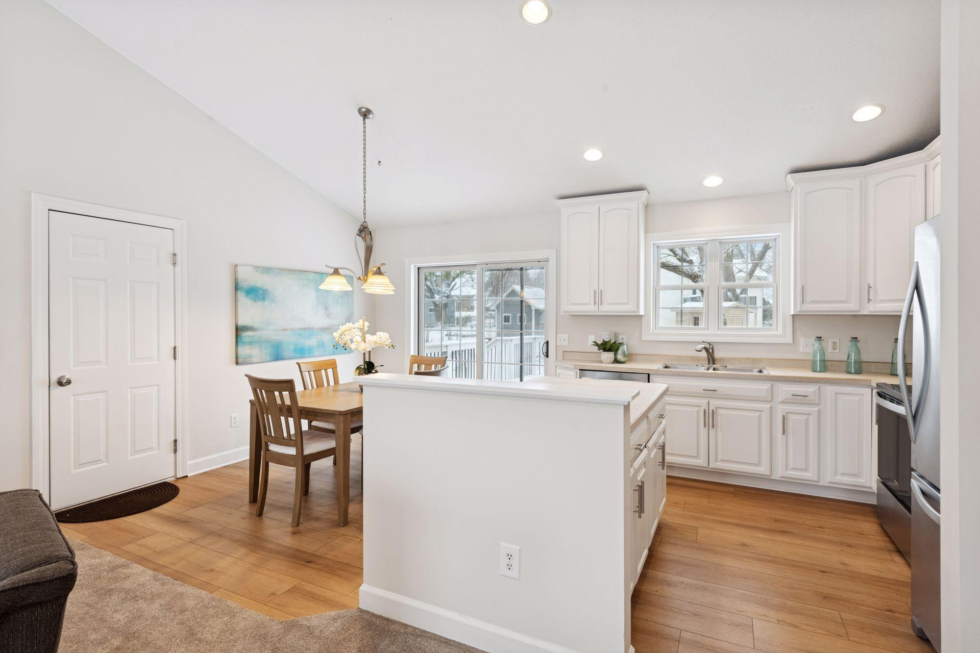 305 County Road 10 SE