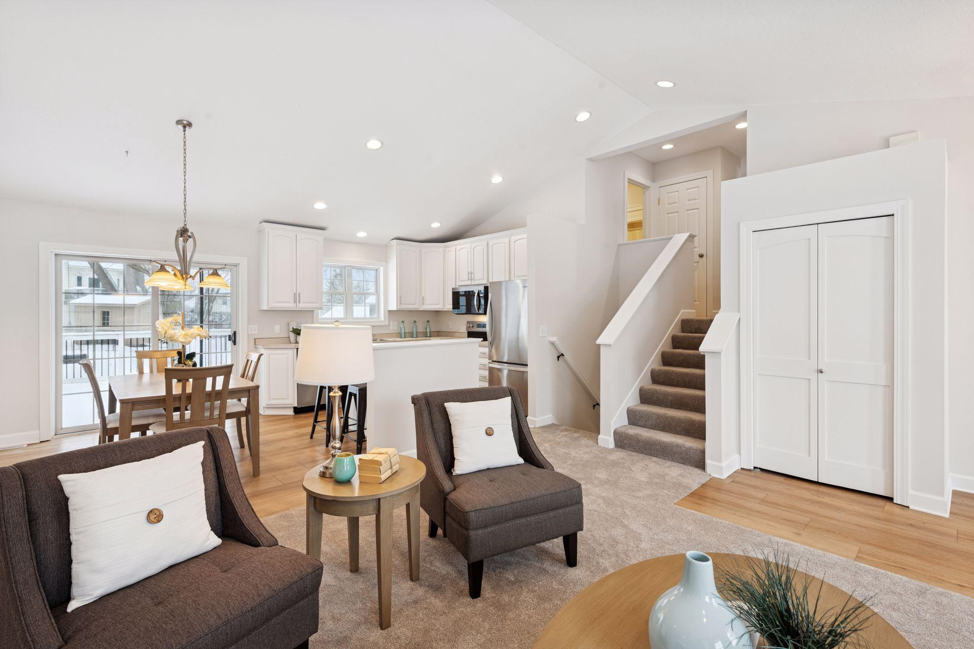 305 County Road 10 SE