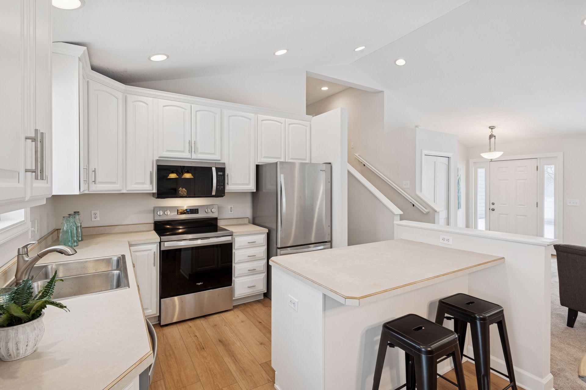 305 County Road 10 SE