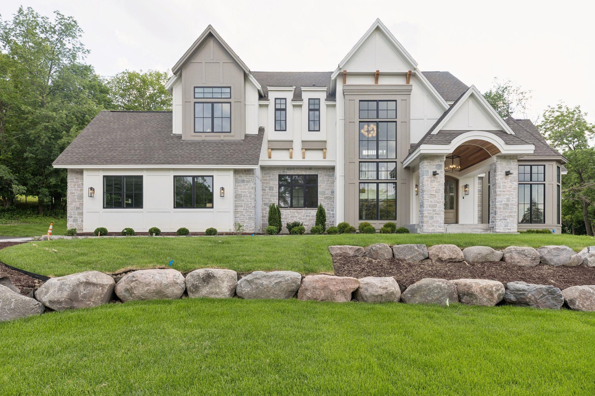 285 North Shore Dr