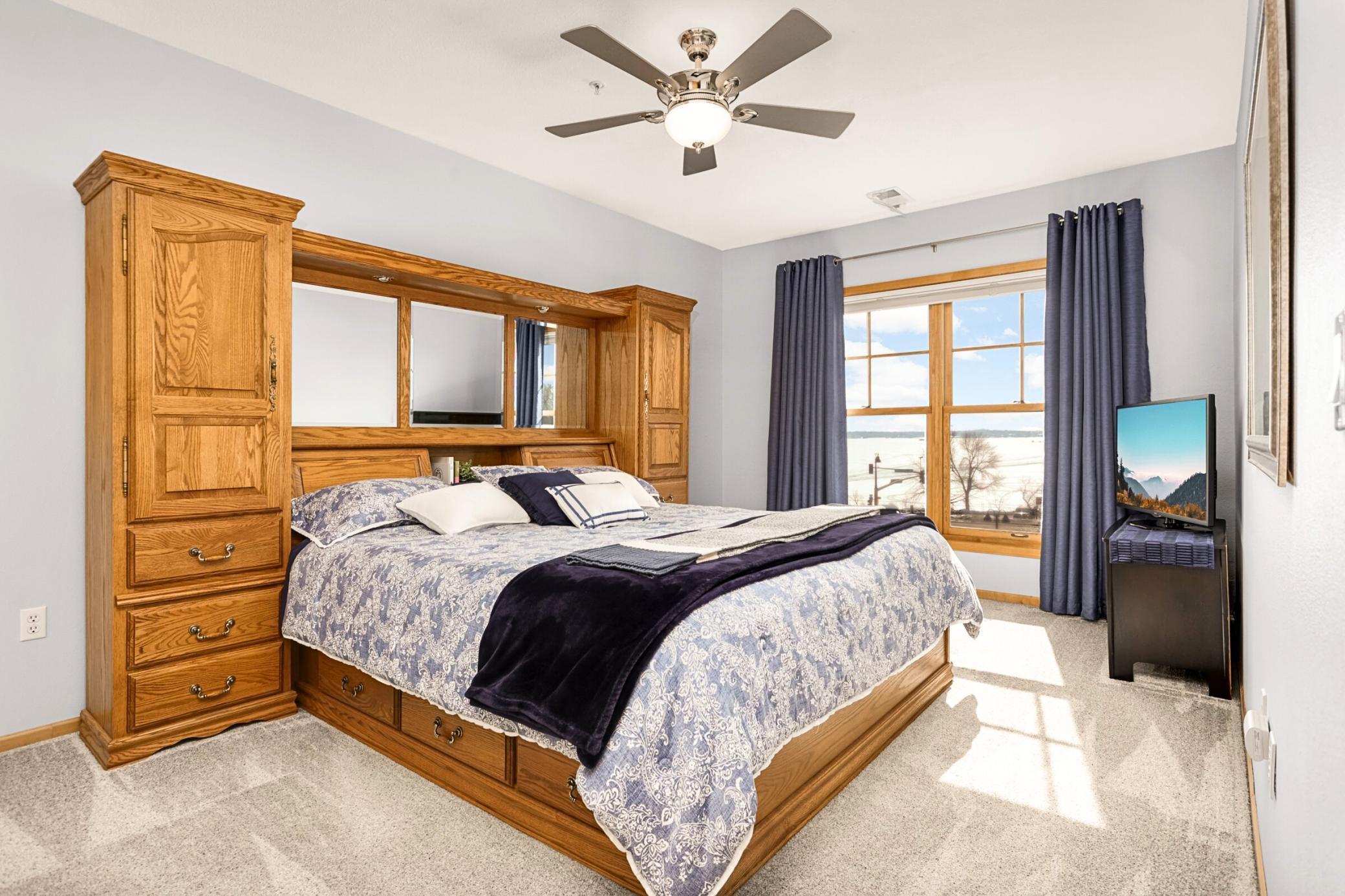 4100 Spring Street Unit: 310