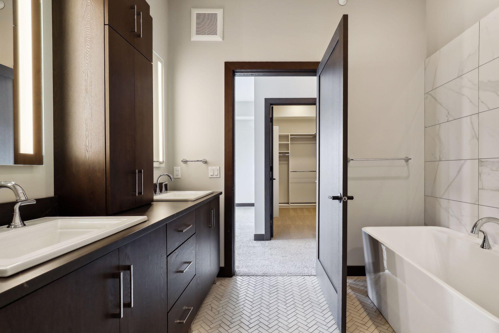 253 Lake Street E Unit: 307