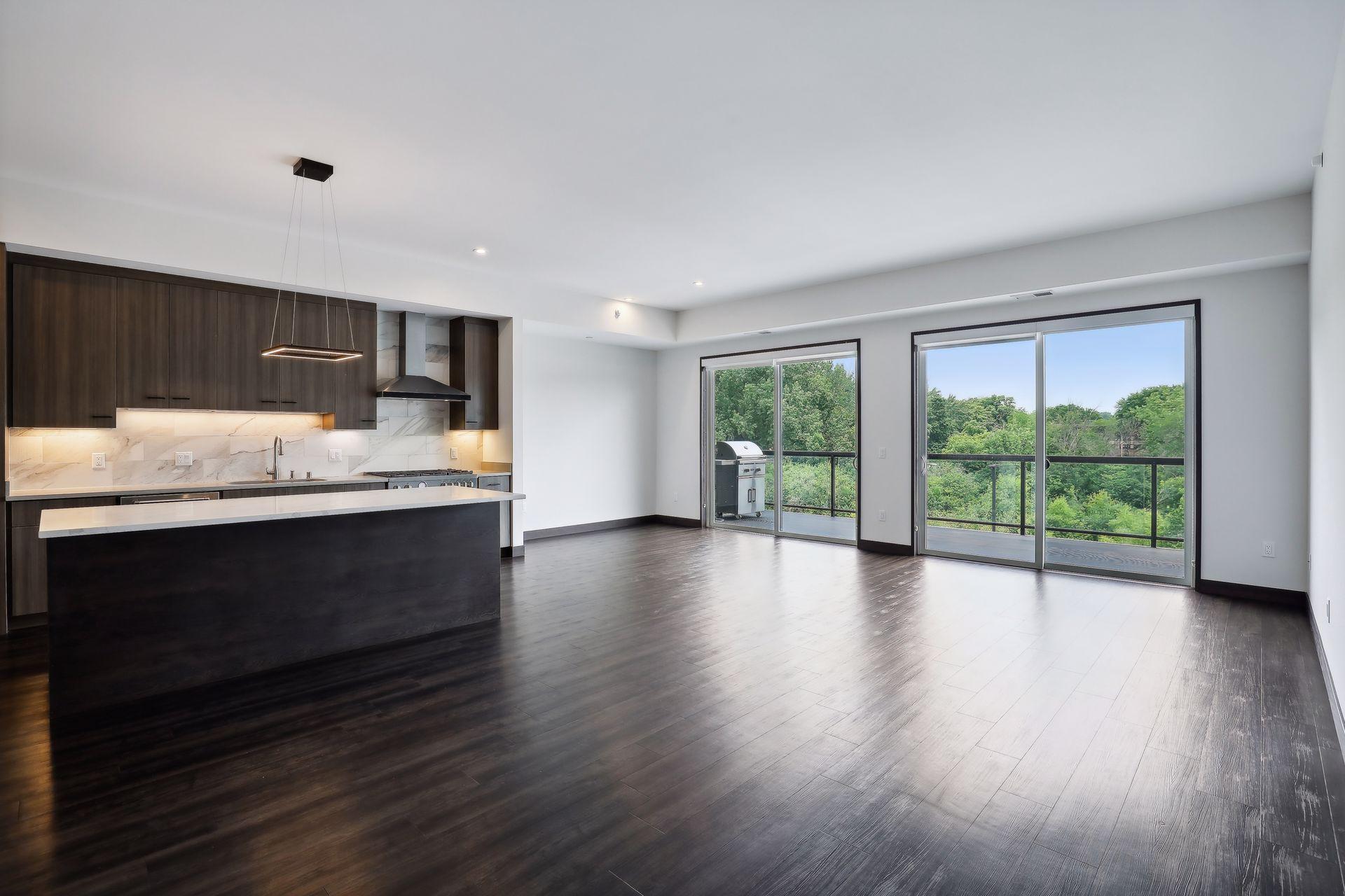 253 Lake Street E Unit: 307