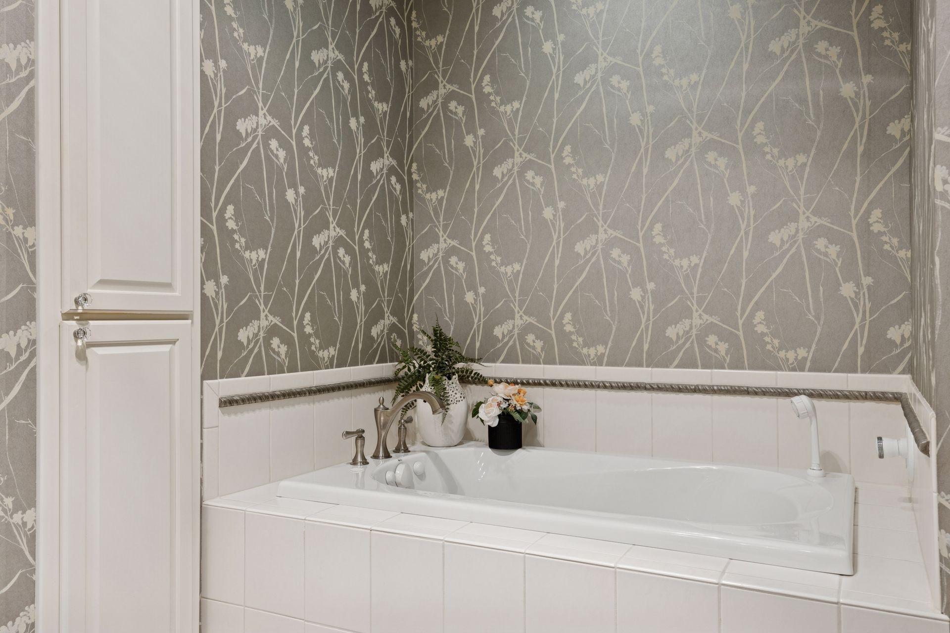 550 Waycliffe Drive N