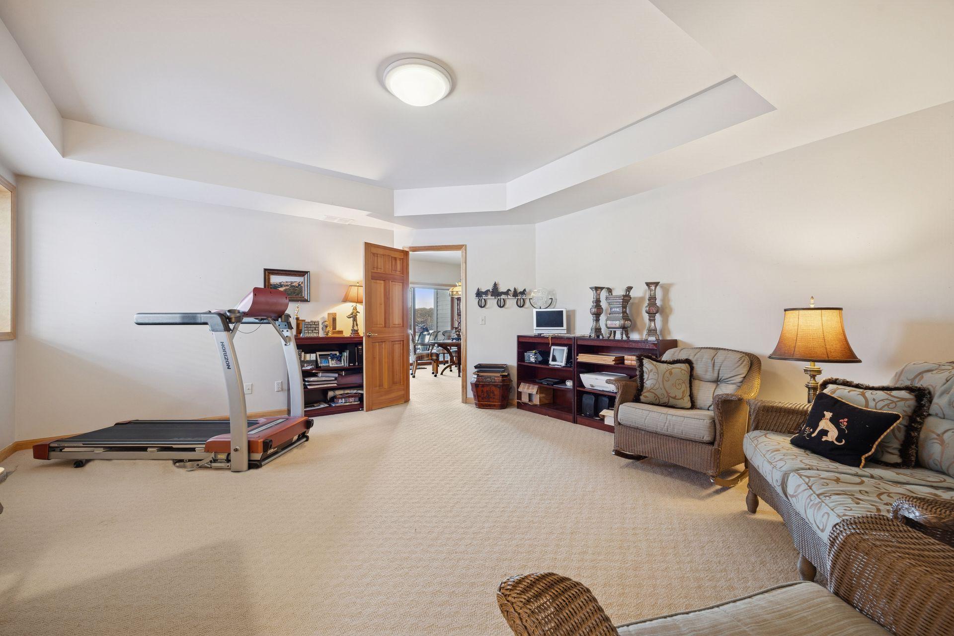 550 Waycliffe Drive N