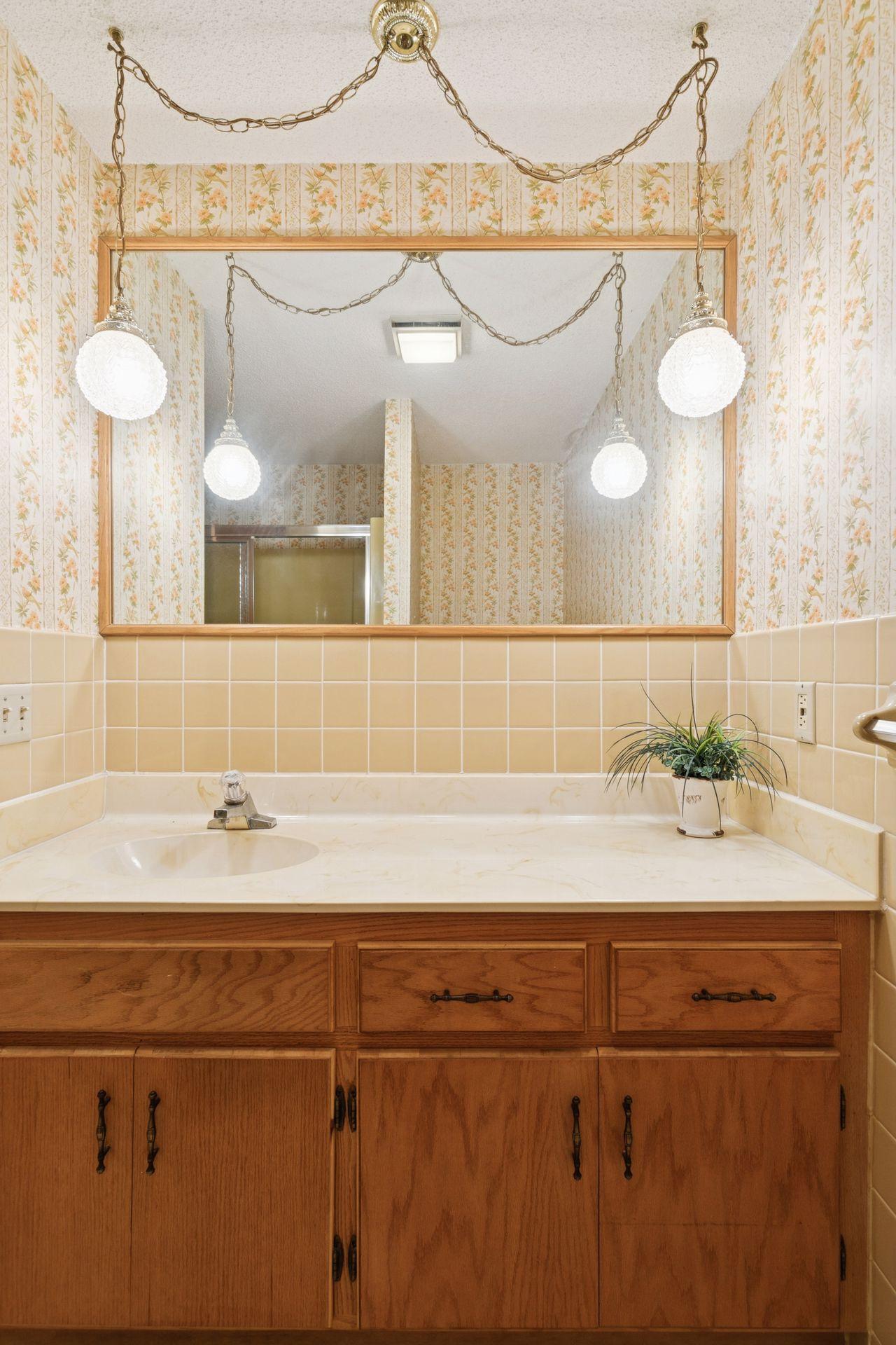 3925 Victoria Street