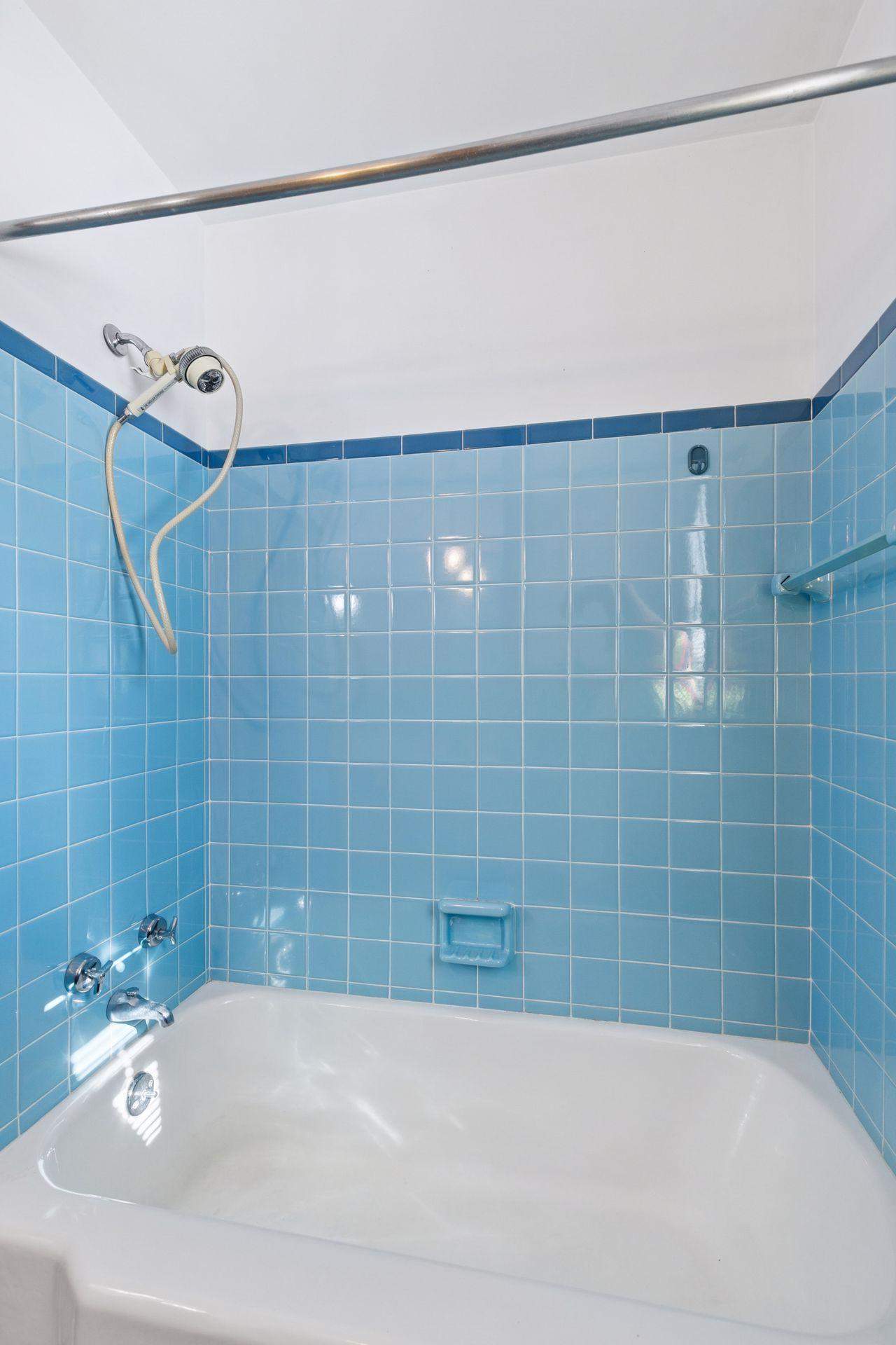 3925 Victoria Street