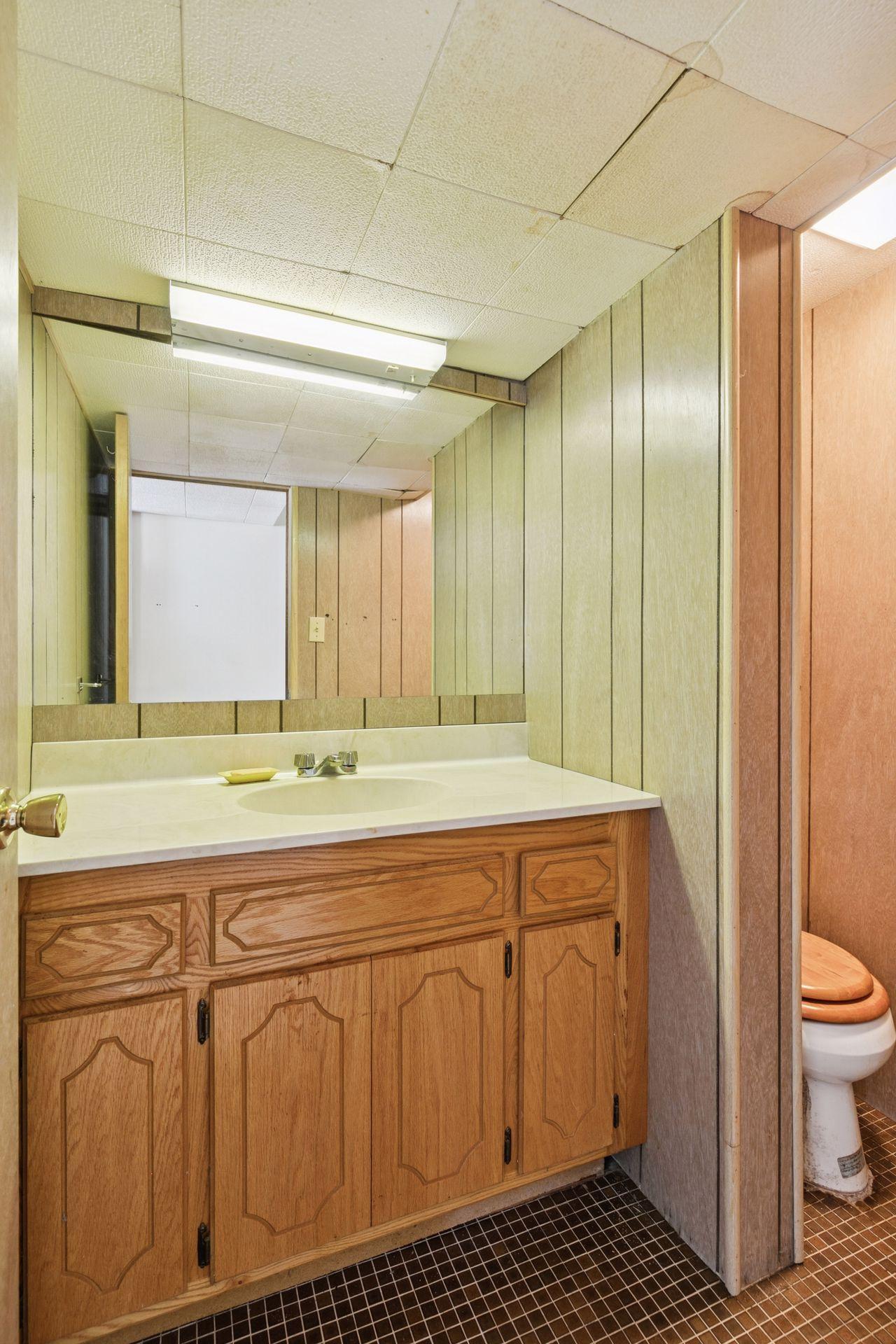 3925 Victoria Street