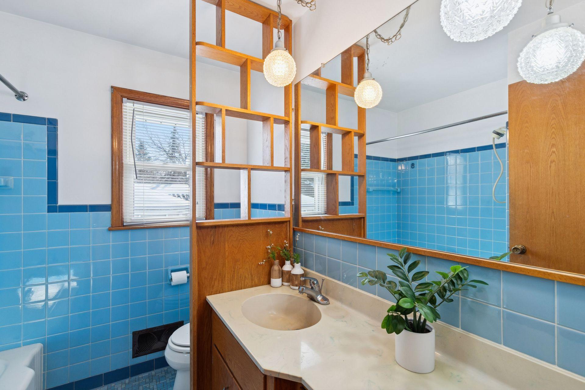 3925 Victoria Street