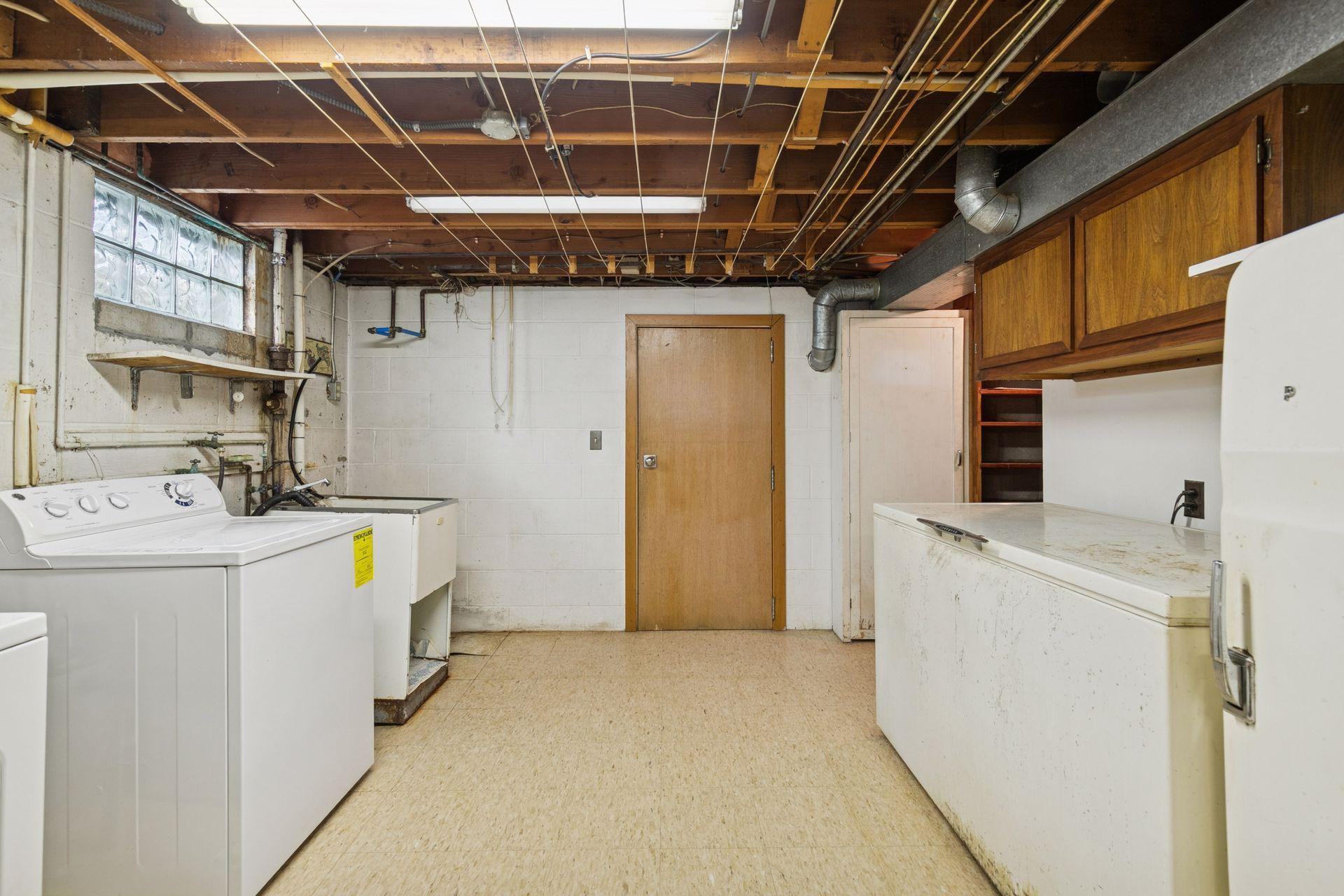 3925 Victoria Street