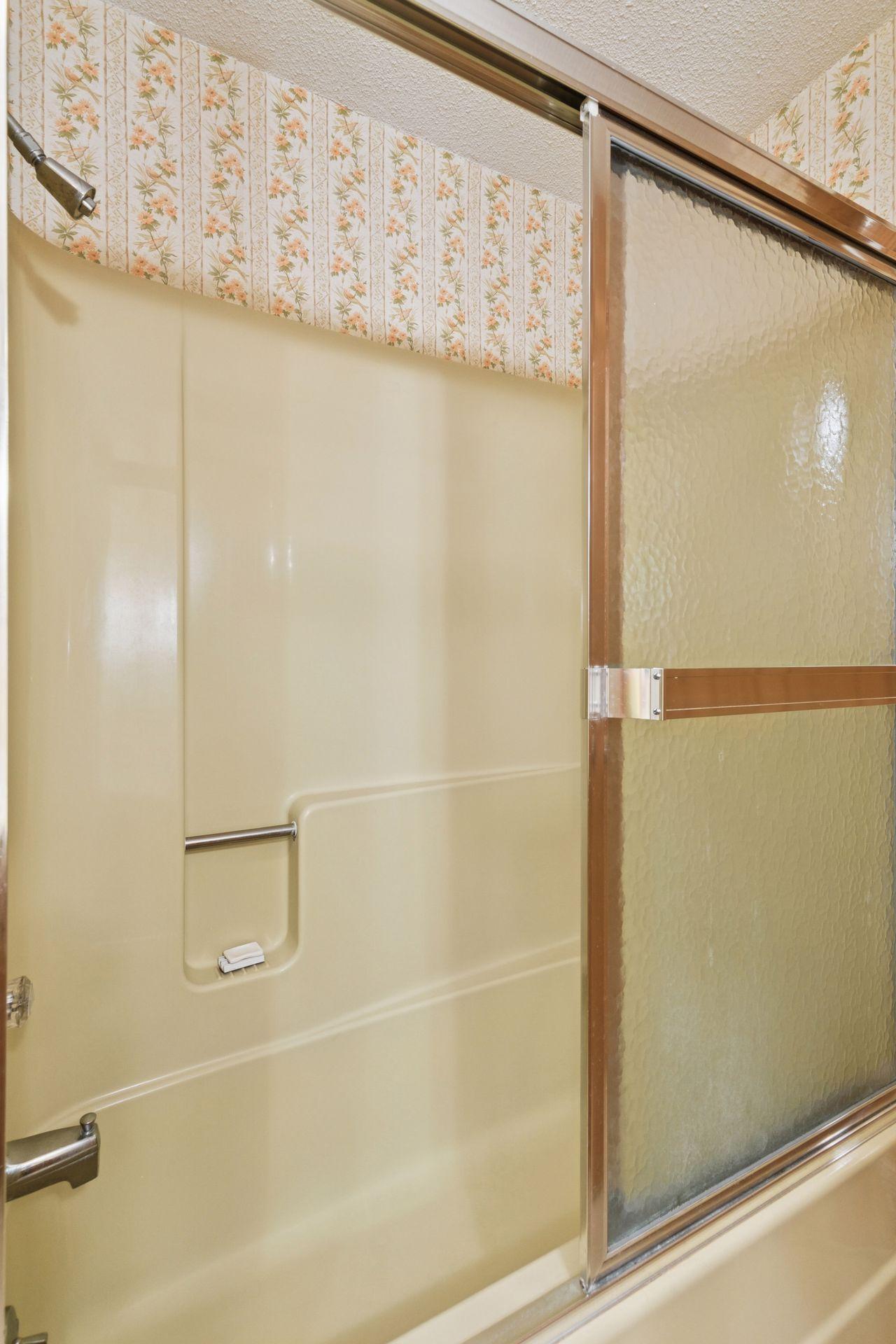 3925 Victoria Street