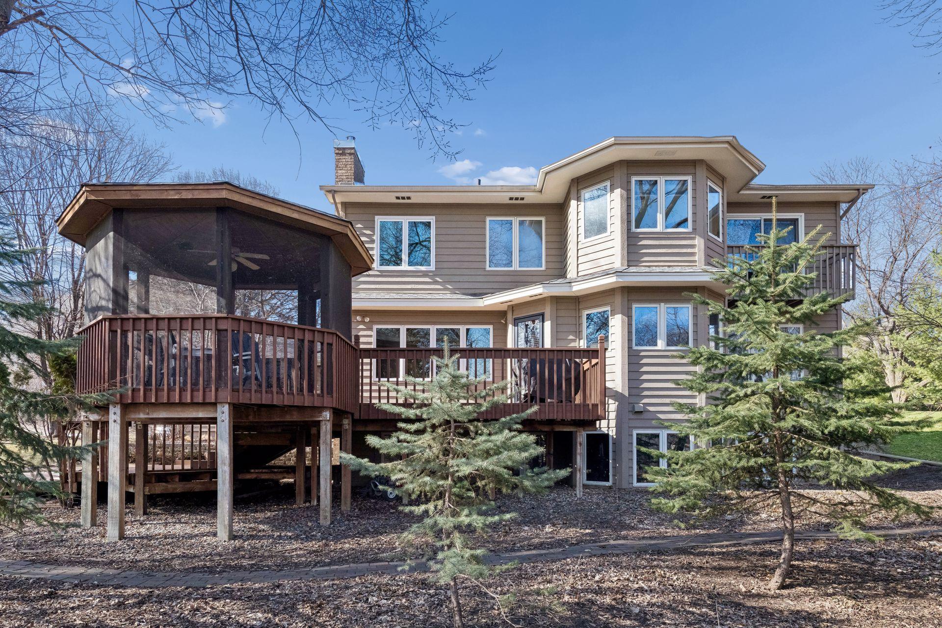 4424 Camelot Drive