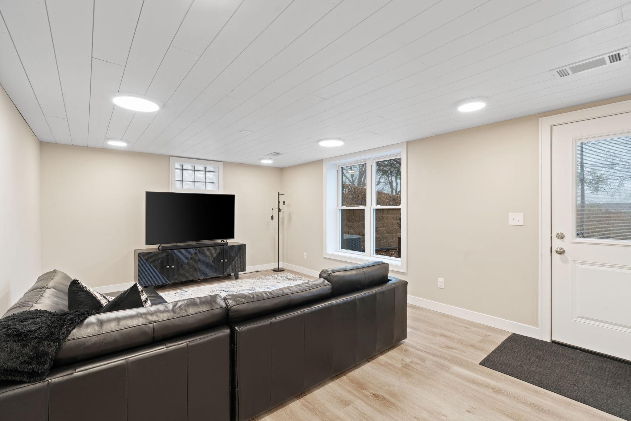 1108 Quebec Avenue N