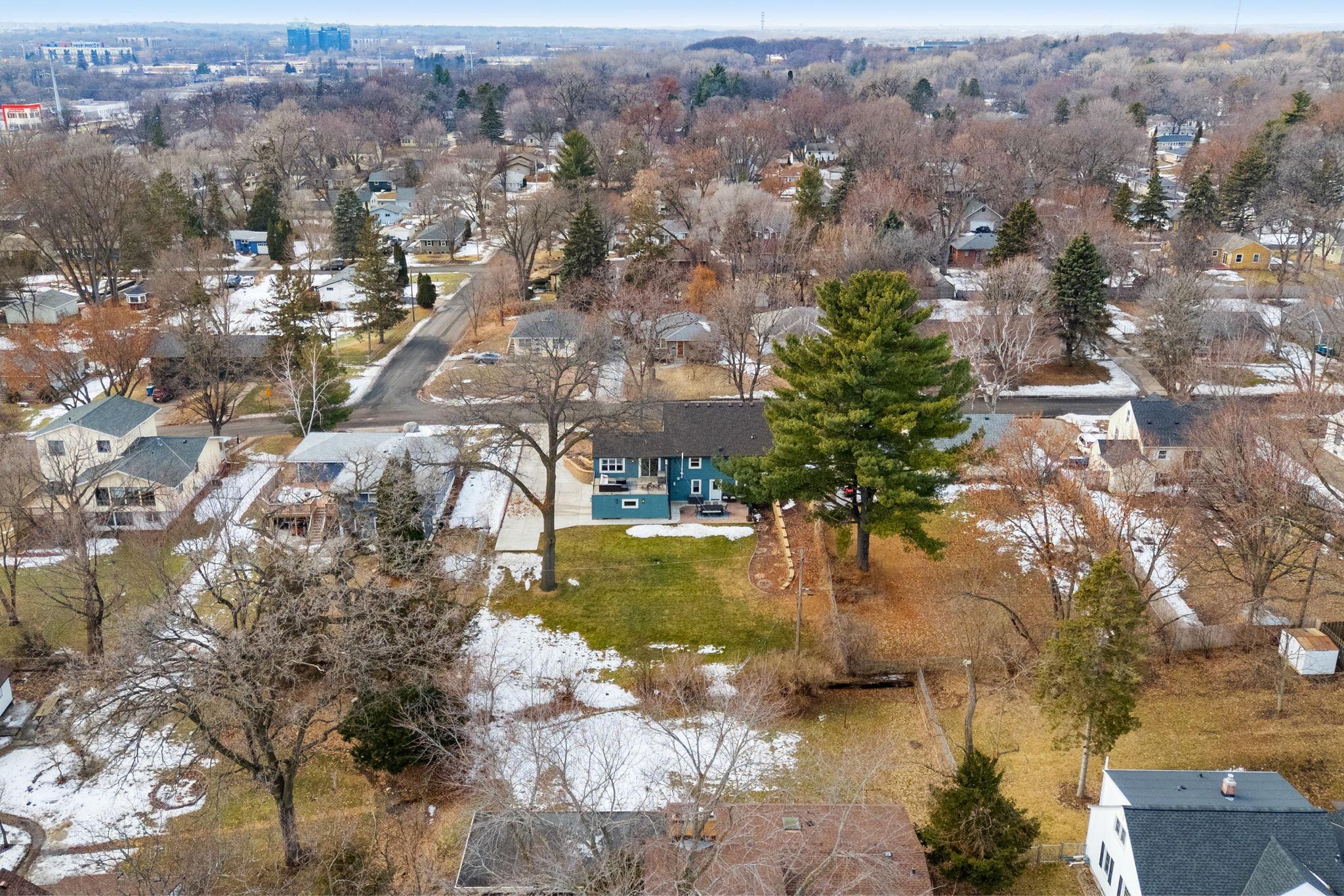 1108 Quebec Avenue N