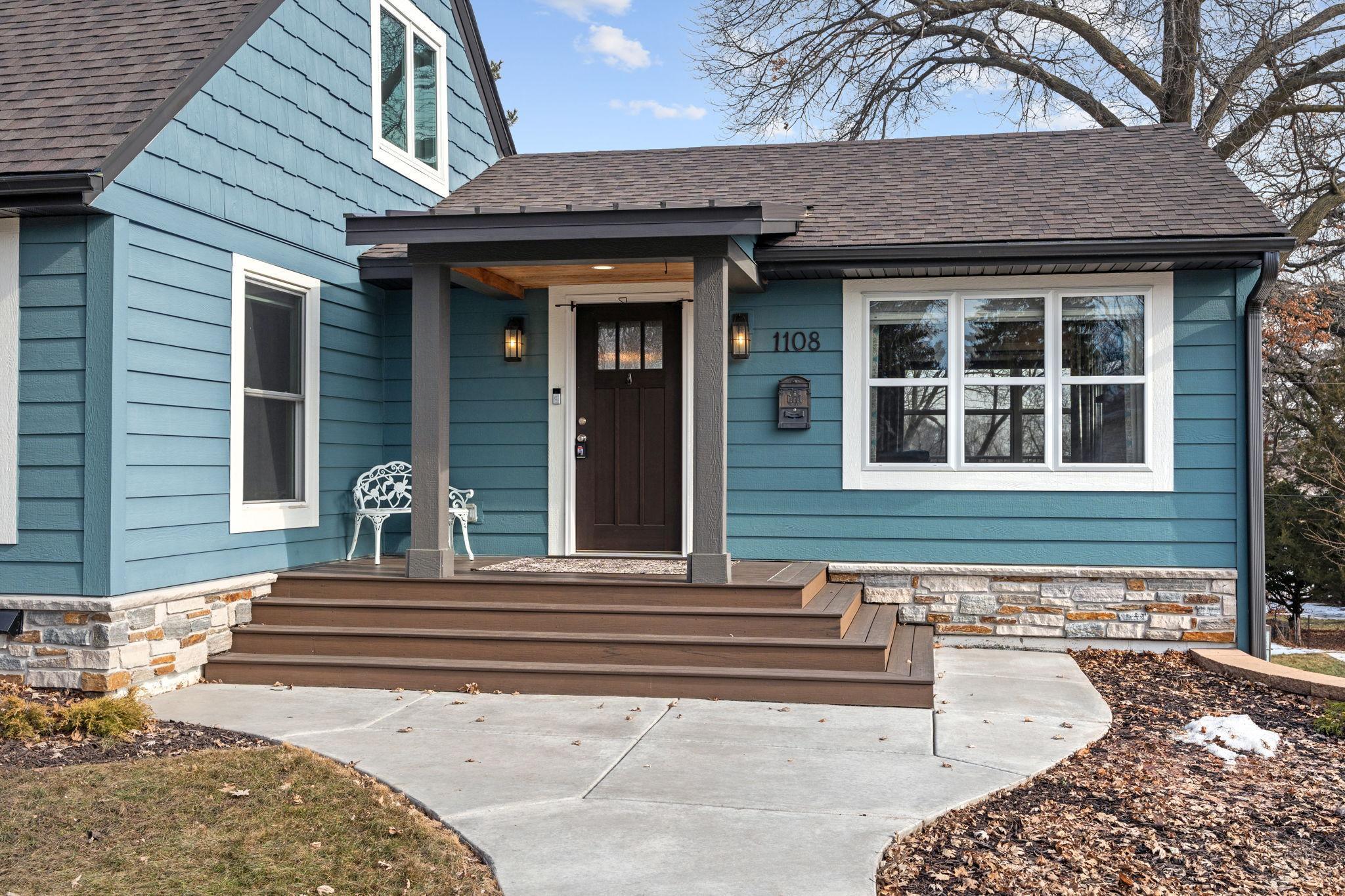 1108 Quebec Avenue N