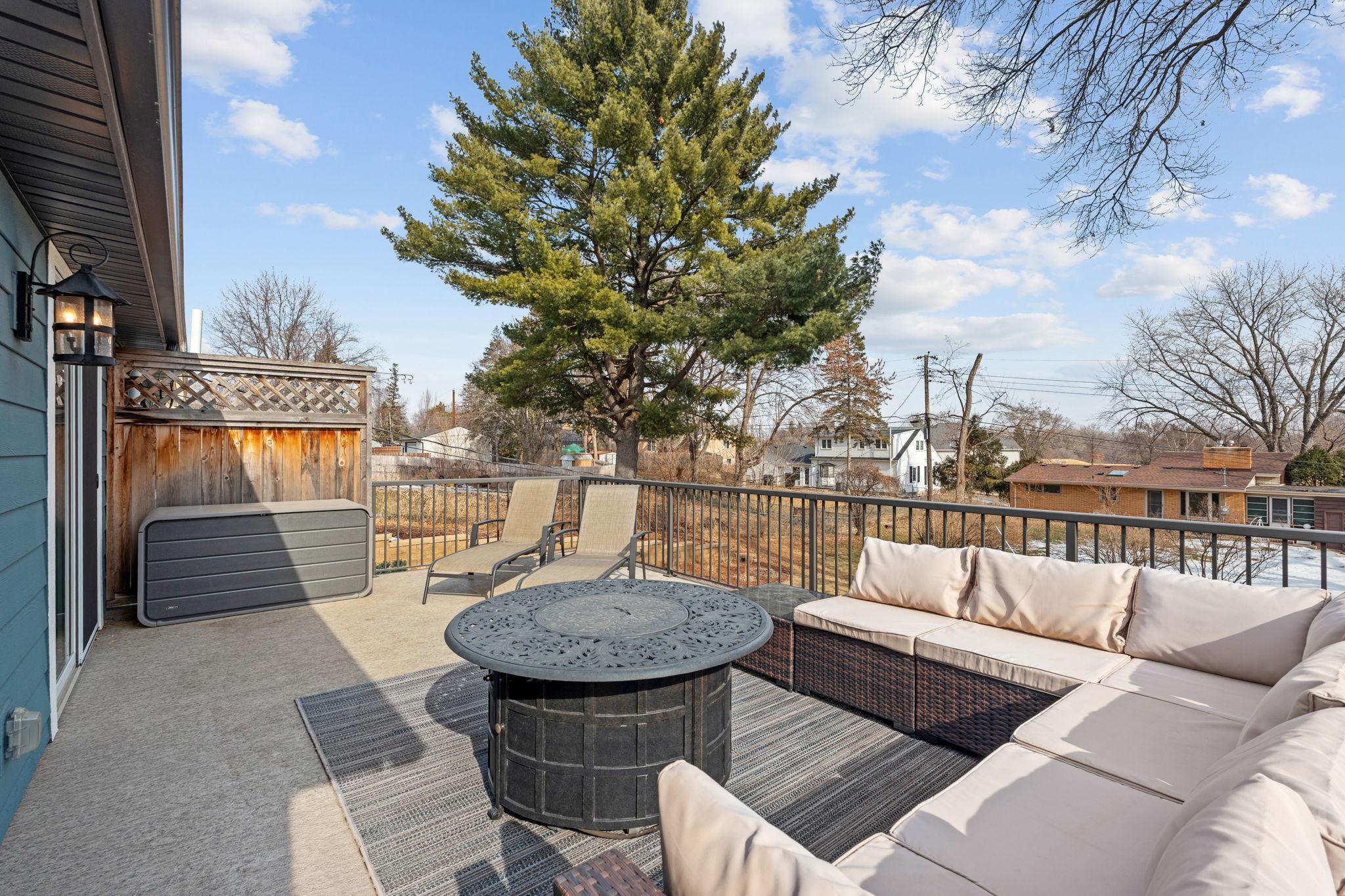 1108 Quebec Avenue N