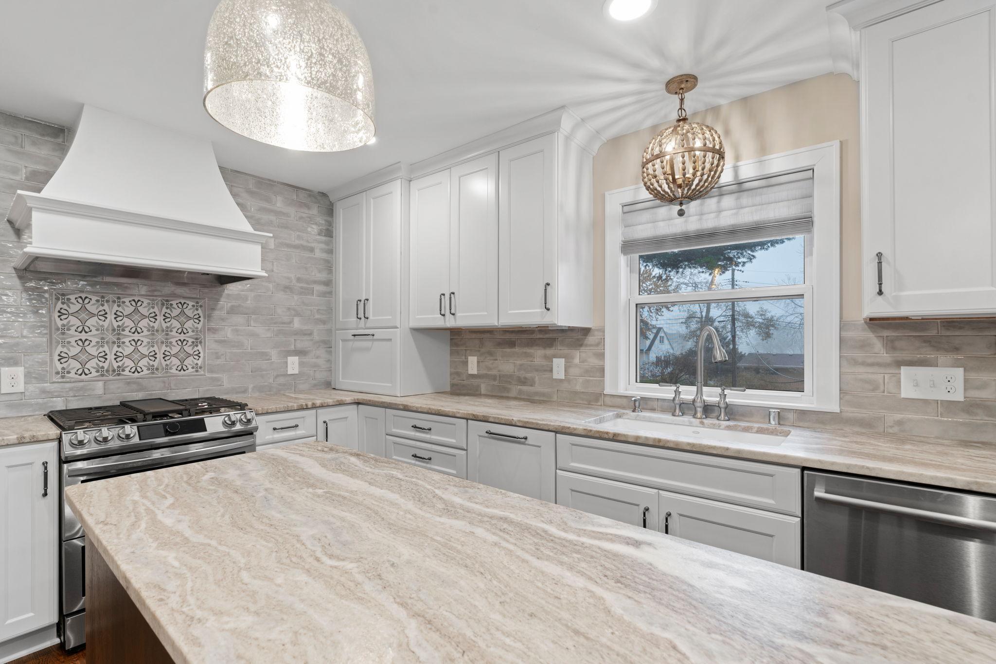 1108 Quebec Avenue N