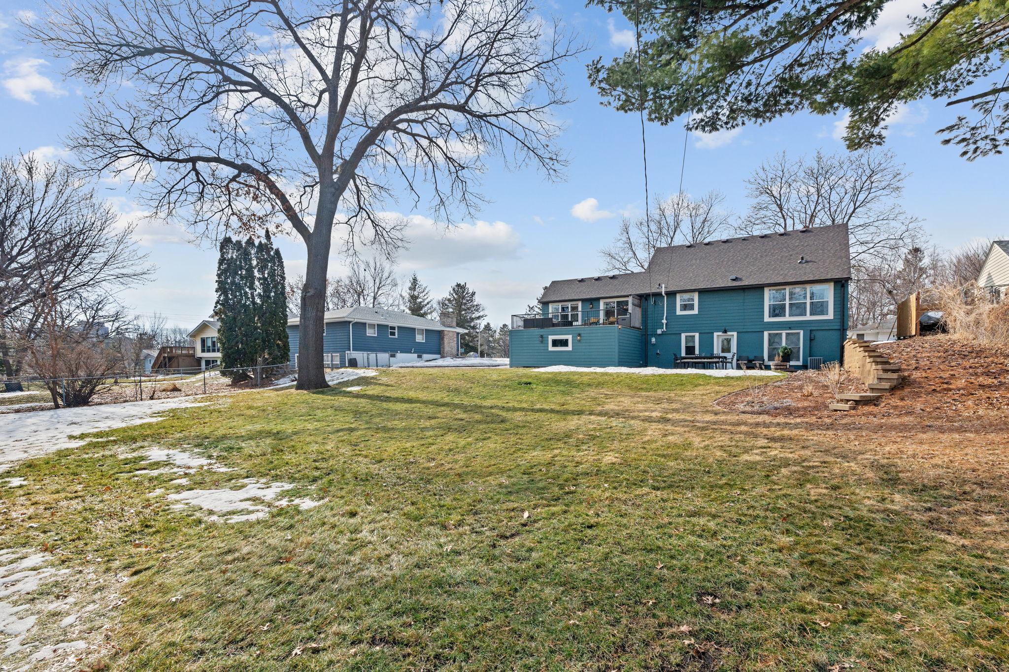 1108 Quebec Avenue N