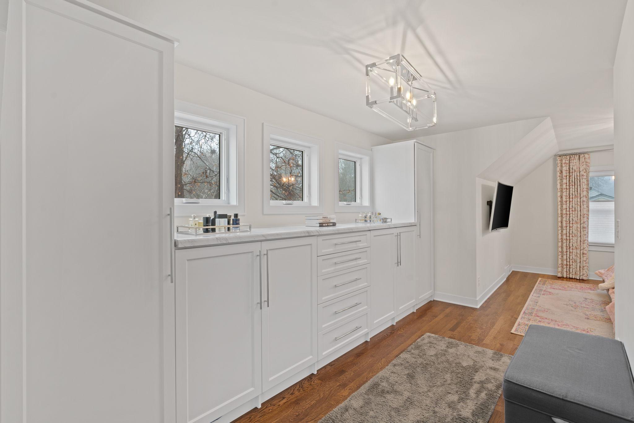 1108 Quebec Avenue N