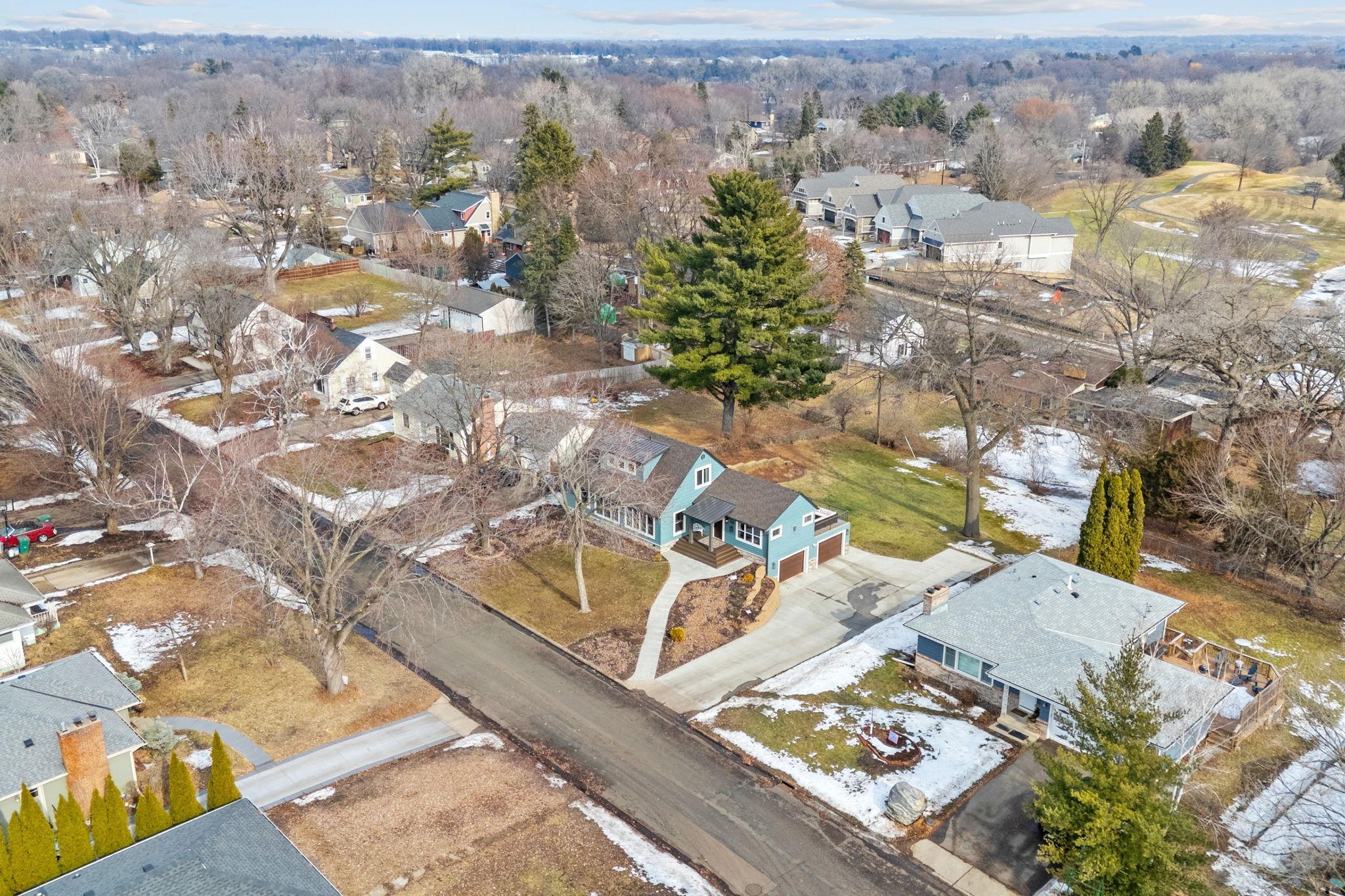 1108 Quebec Avenue N