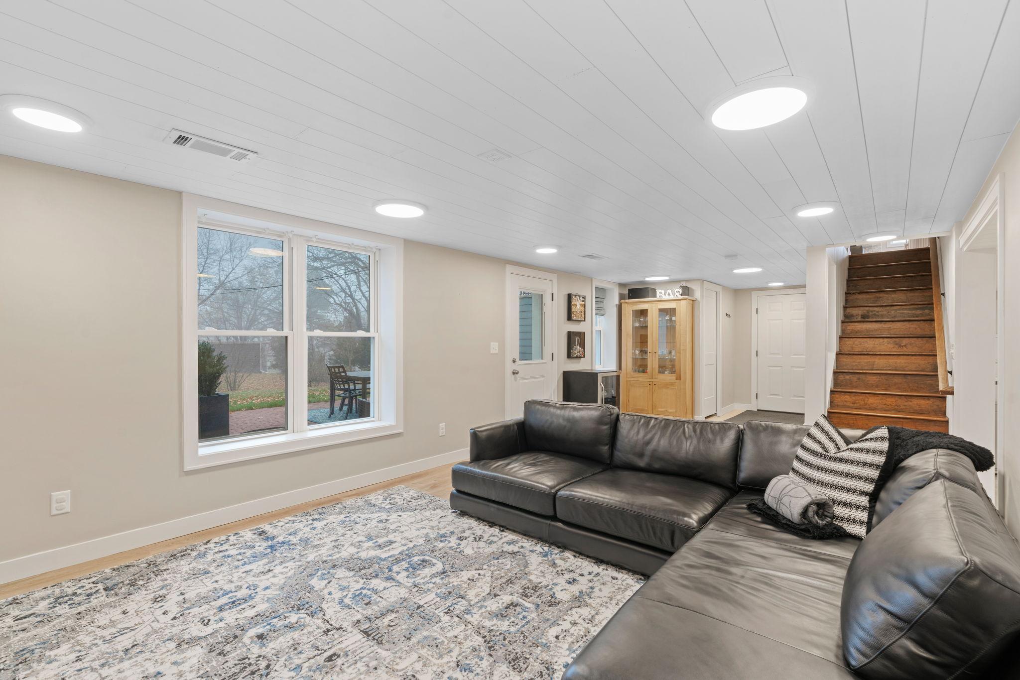 1108 Quebec Avenue N