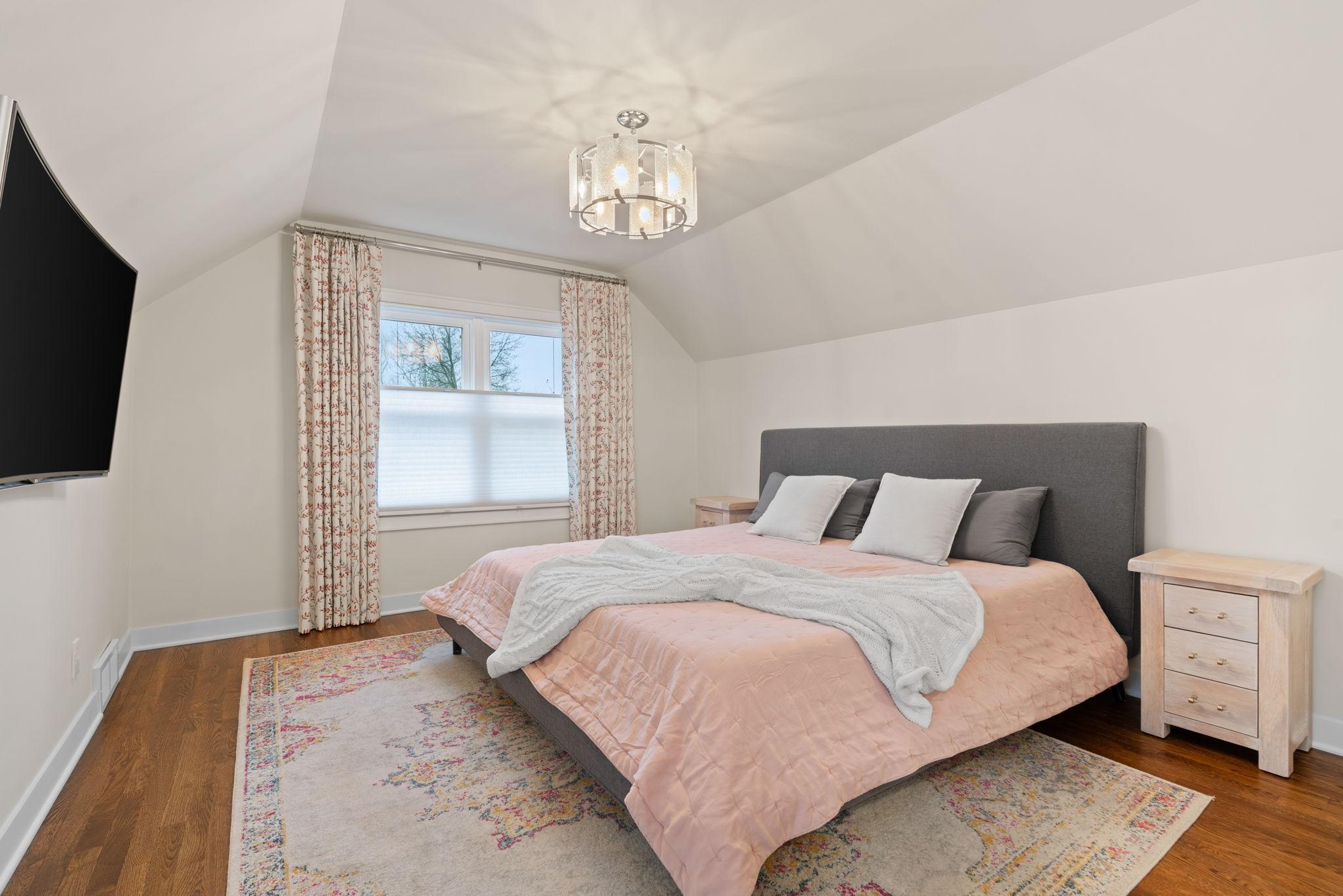 1108 Quebec Avenue N