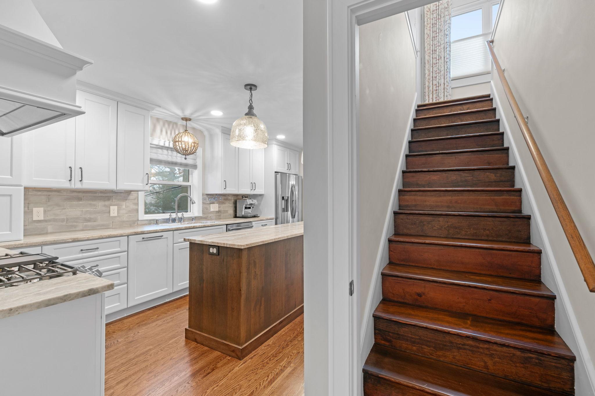 1108 Quebec Avenue N