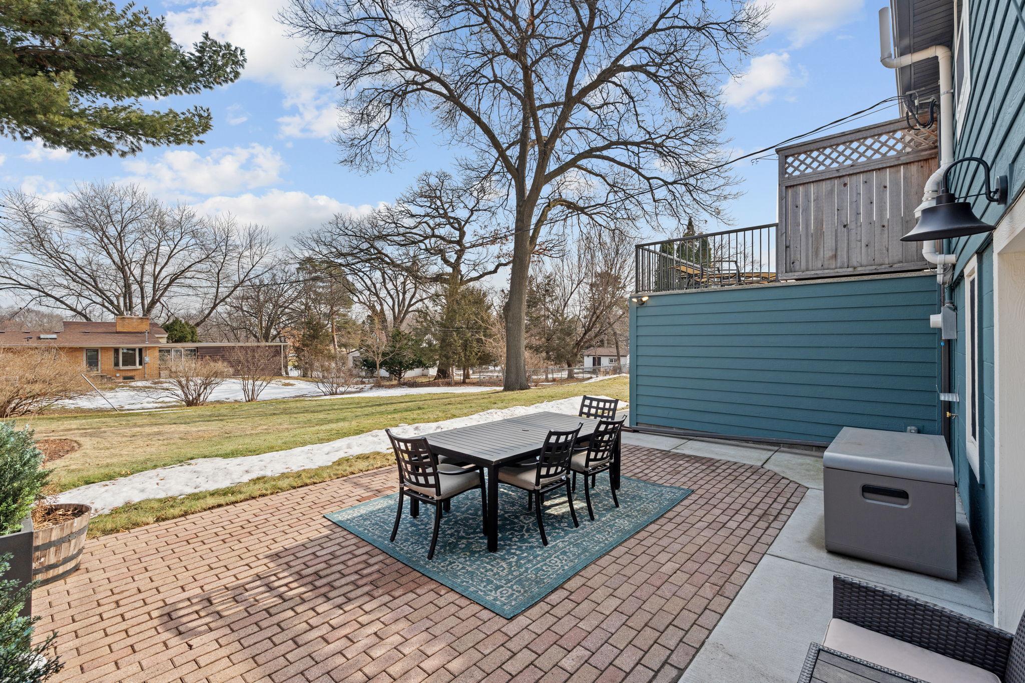 1108 Quebec Avenue N