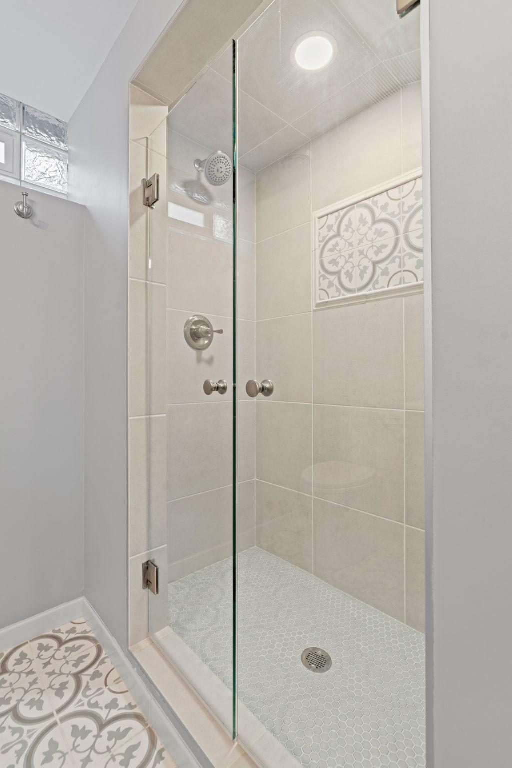 1108 Quebec Avenue N