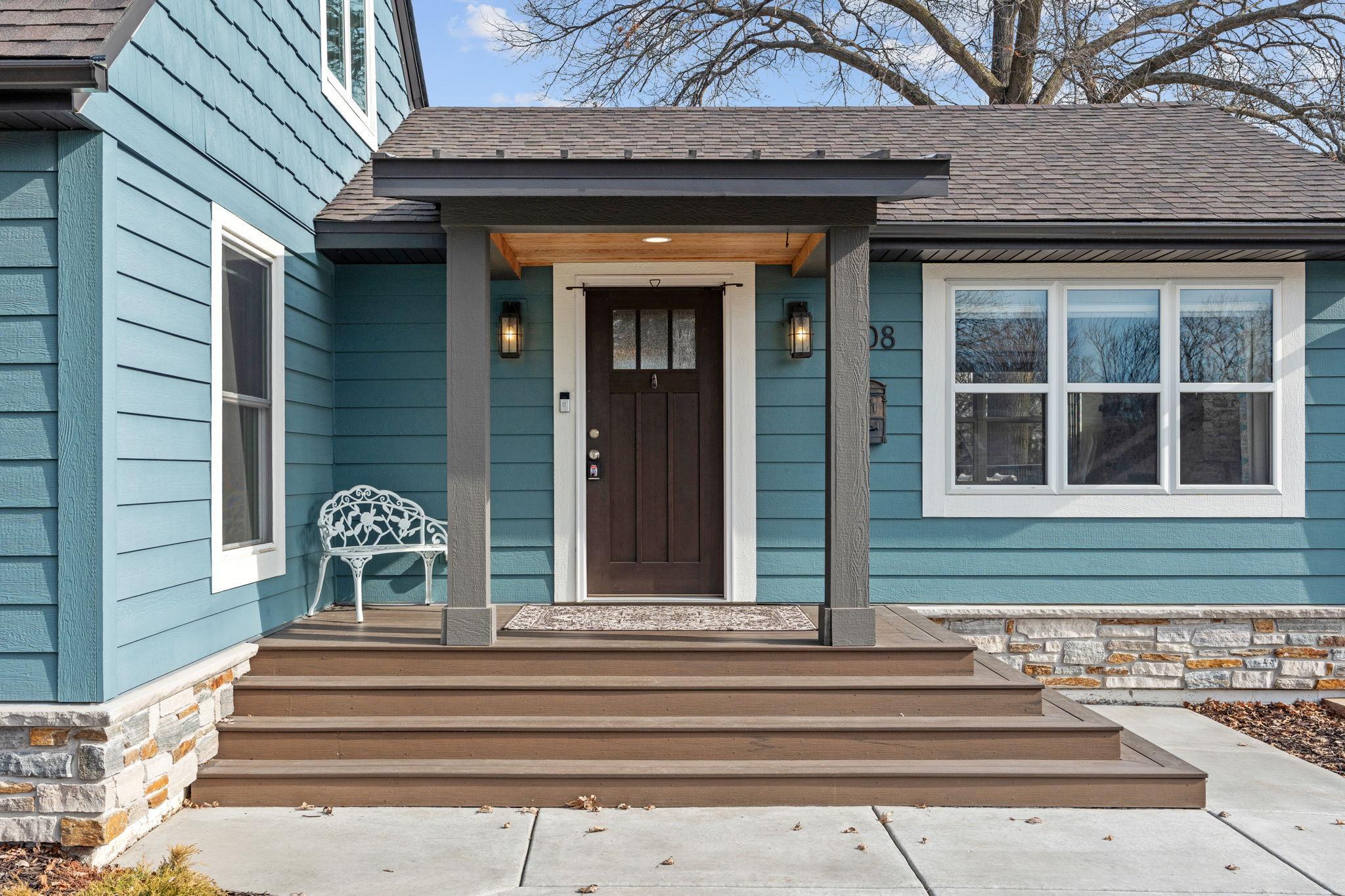 1108 Quebec Avenue N