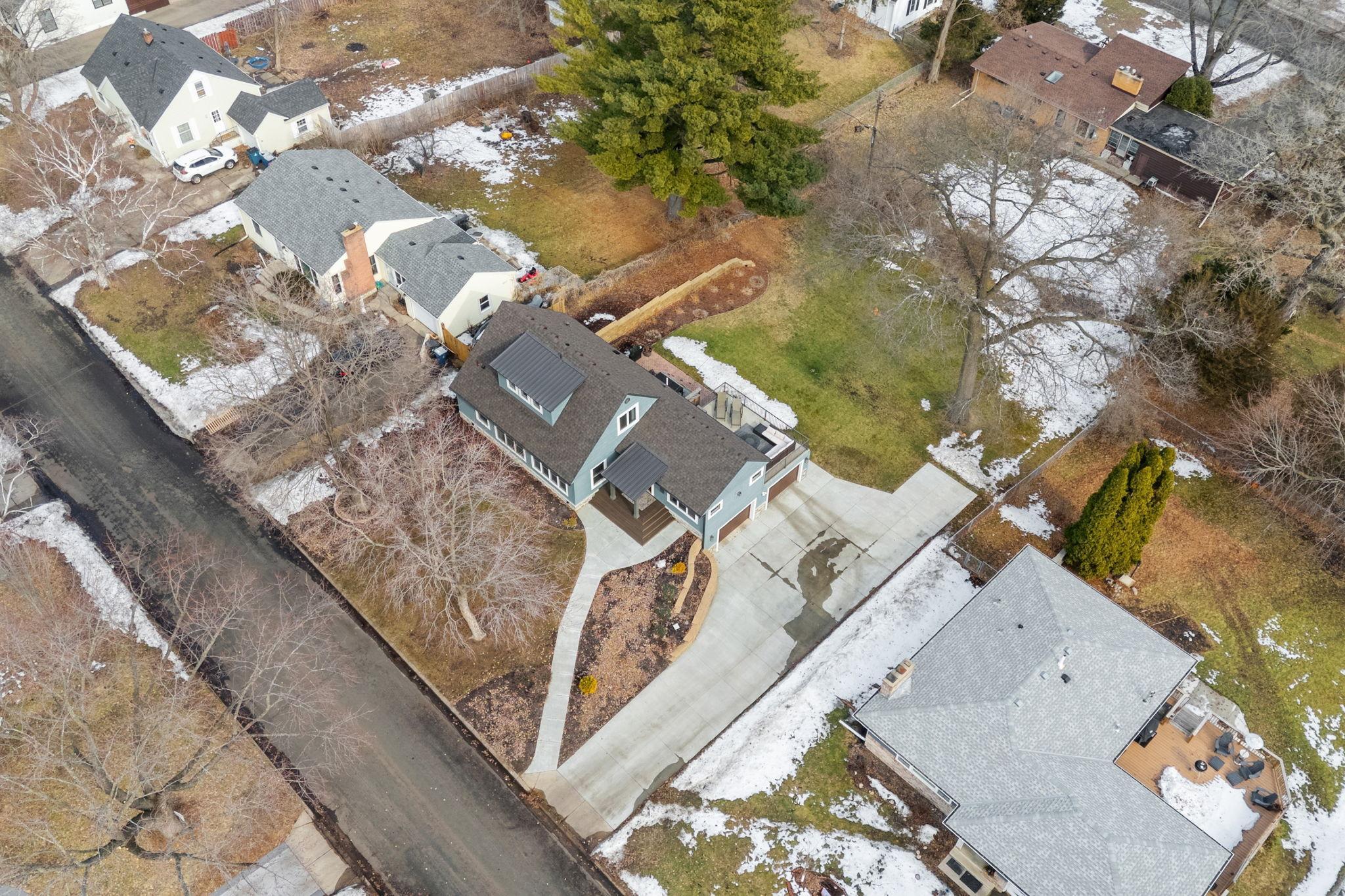 1108 Quebec Avenue N